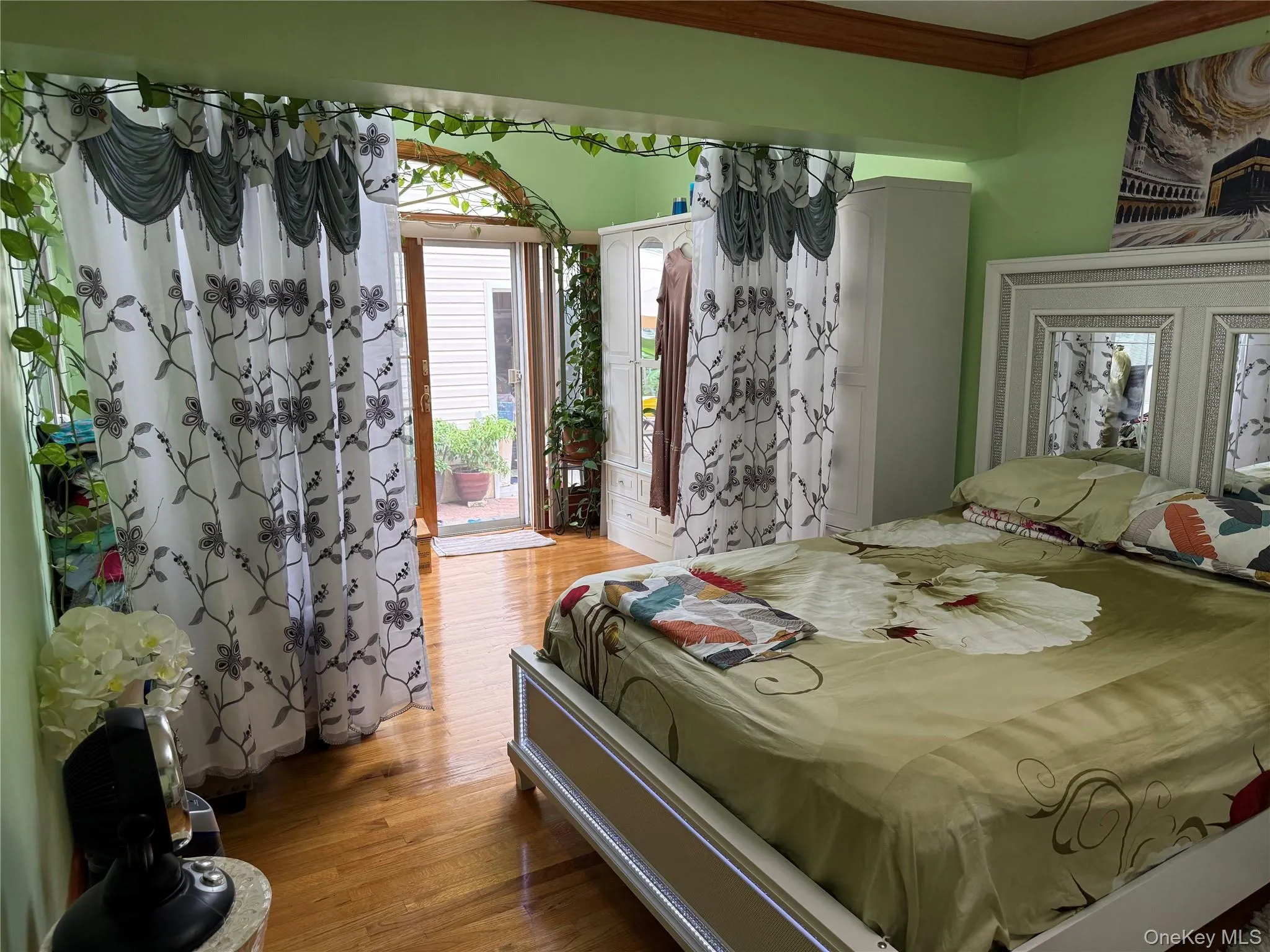 On 1st Floor with attached room On 1st Floor with attached room