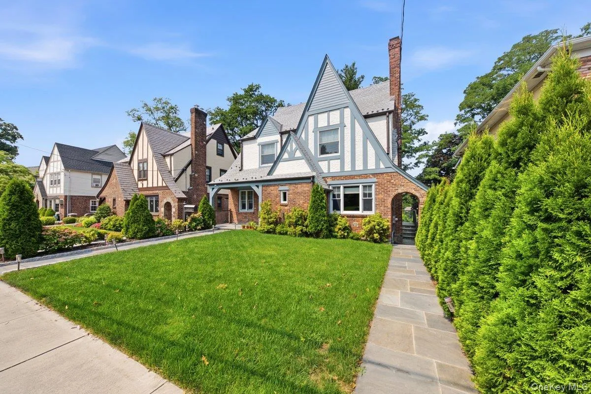 277 Devoe Avenue, Yonkers, NY, 4 Bedrooms Bedrooms, 11 Rooms Rooms,4 BathroomsBathrooms,Residential,For Rent,Devoe,0,1040038 277 Devoe Avenue, Yonkers, NY, 4 Bedrooms Bedrooms, 11 Rooms Rooms,4 BathroomsBathrooms,Residential,For Rent,Devoe,0,1040038