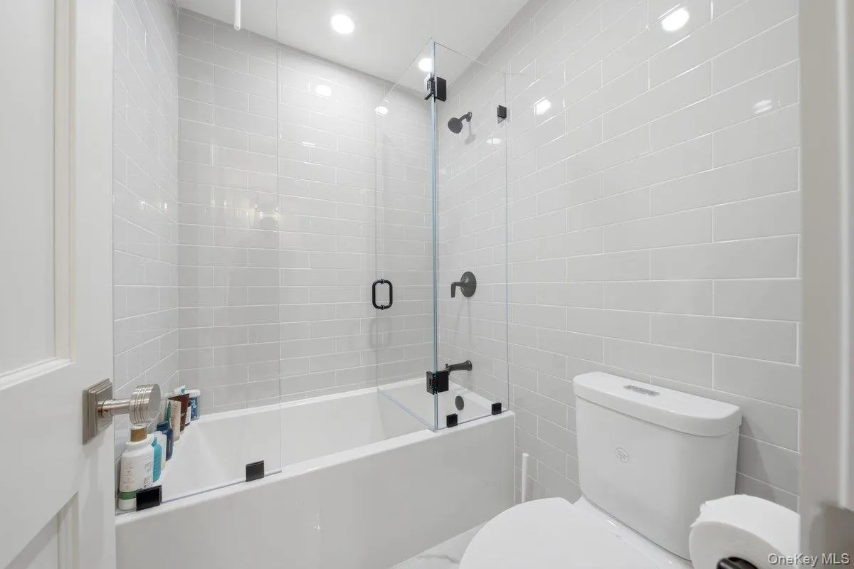 277 Devoe Avenue, Yonkers, NY, 4 Bedrooms Bedrooms, 11 Rooms Rooms,4 BathroomsBathrooms,Residential,For Rent,Devoe,0,1040038 277 Devoe Avenue, Yonkers, NY, 4 Bedrooms Bedrooms, 11 Rooms Rooms,4 BathroomsBathrooms,Residential,For Rent,Devoe,0,1040038
