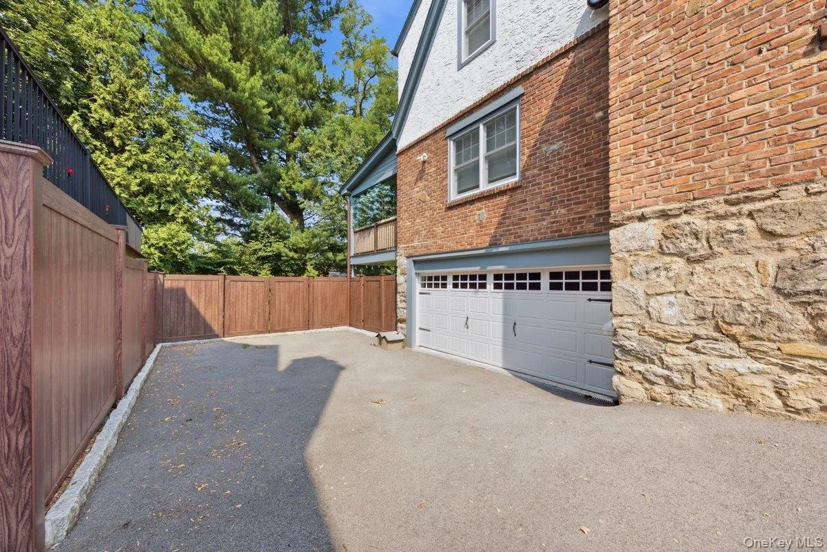 Long Driveway with Garage parking Long Driveway with Garage parking