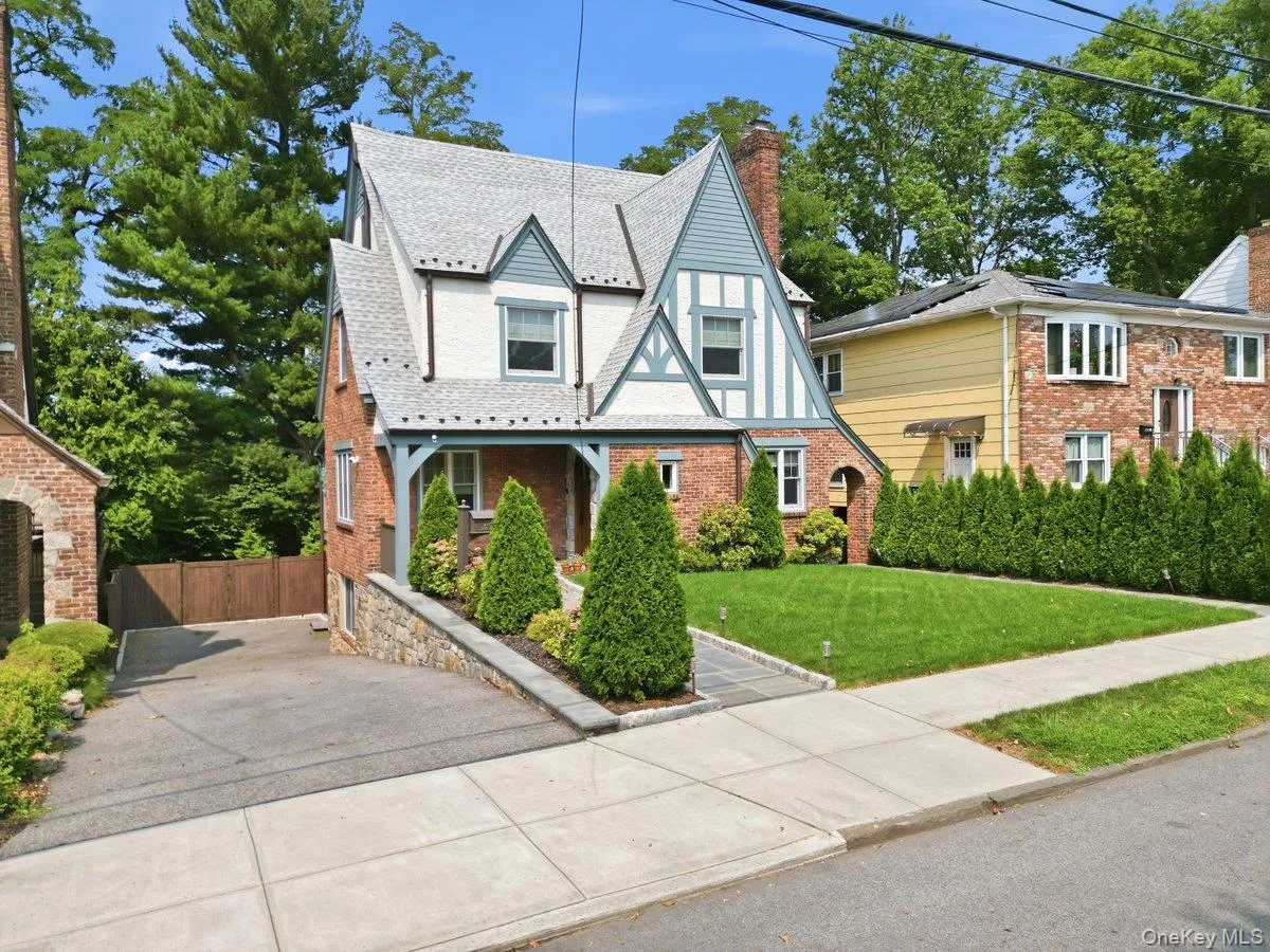 277 Devoe Avenue, Yonkers, NY, 4 Bedrooms Bedrooms, 11 Rooms Rooms,4 BathroomsBathrooms,Residential,For Rent,Devoe,0,1040038 277 Devoe Avenue, Yonkers, NY, 4 Bedrooms Bedrooms, 11 Rooms Rooms,4 BathroomsBathrooms,Residential,For Rent,Devoe,0,1040038