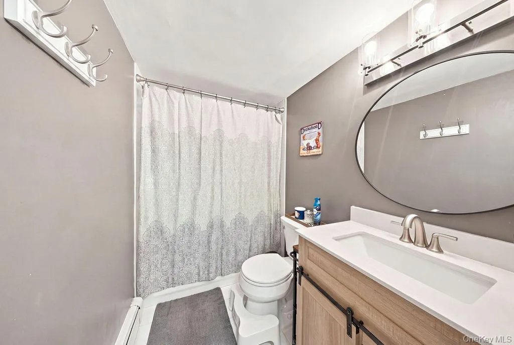 2397 Union Boulevard, Islip, NY, 1 Bedroom Bedrooms, 5 Rooms Rooms,1 BathroomBathrooms,Residential,For Rent,Union,0,1040041 2397 Union Boulevard, Islip, NY, 1 Bedroom Bedrooms, 5 Rooms Rooms,1 BathroomBathrooms,Residential,For Rent,Union,0,1040041