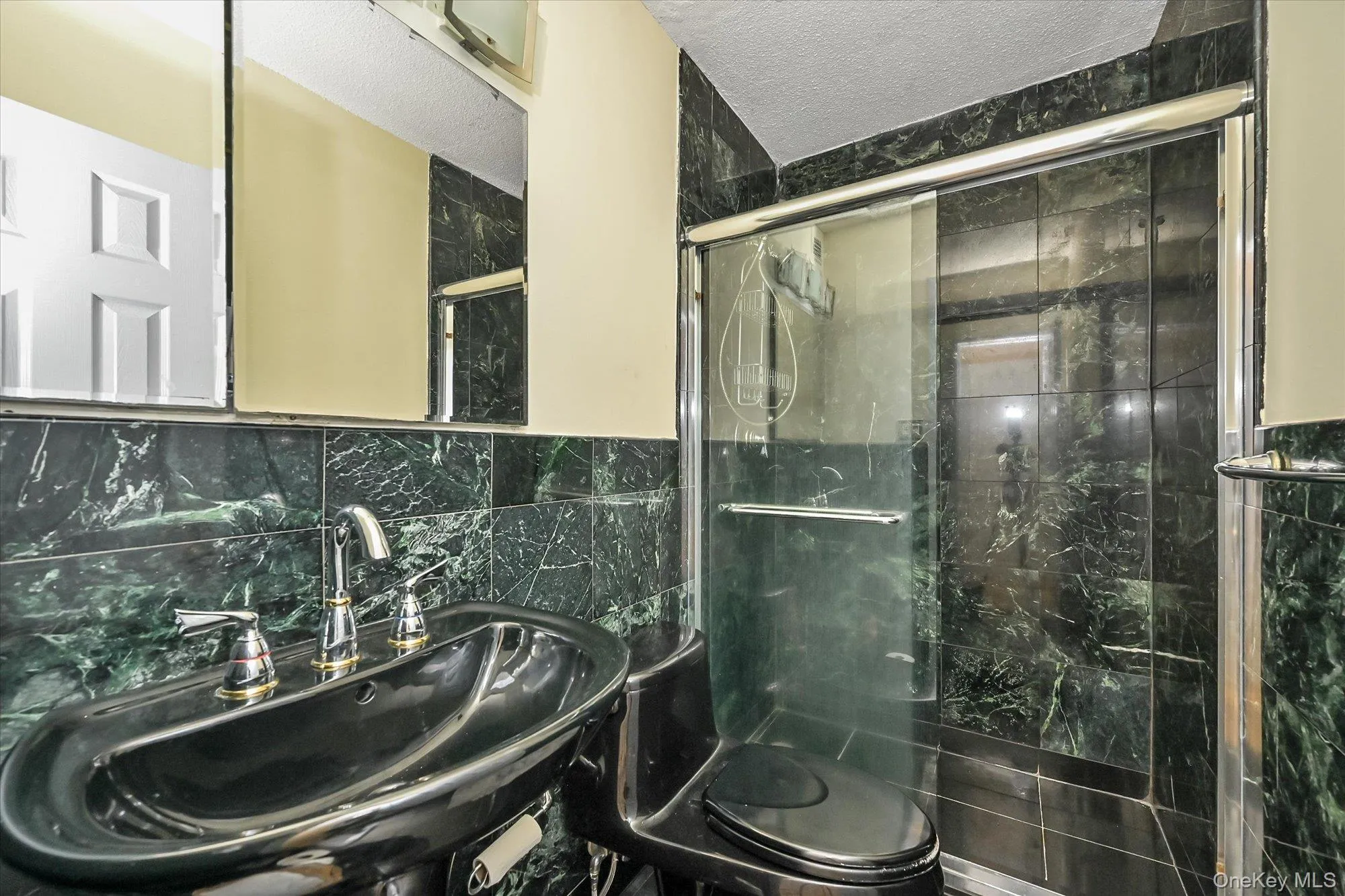 150-38 Union Turnpike, New York, NY, 2 Bedrooms Bedrooms, 6 Rooms Rooms,2 BathroomsBathrooms,Residential,For Rent,Union,0,1040050 150-38 Union Turnpike, New York, NY, 2 Bedrooms Bedrooms, 6 Rooms Rooms,2 BathroomsBathrooms,Residential,For Rent,Union,0,1040050