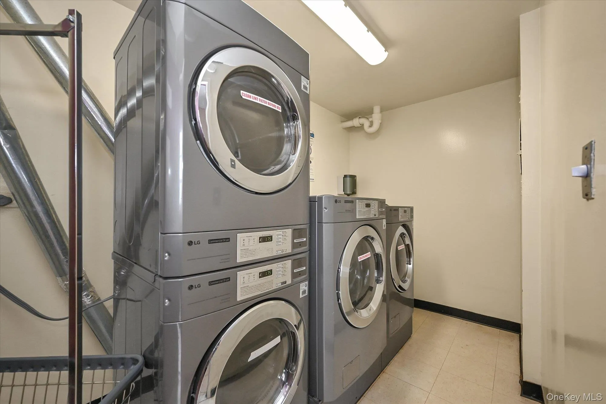 150-38 Union Turnpike, New York, NY, 2 Bedrooms Bedrooms, 6 Rooms Rooms,2 BathroomsBathrooms,Residential,For Rent,Union,0,1040050 150-38 Union Turnpike, New York, NY, 2 Bedrooms Bedrooms, 6 Rooms Rooms,2 BathroomsBathrooms,Residential,For Rent,Union,0,1040050