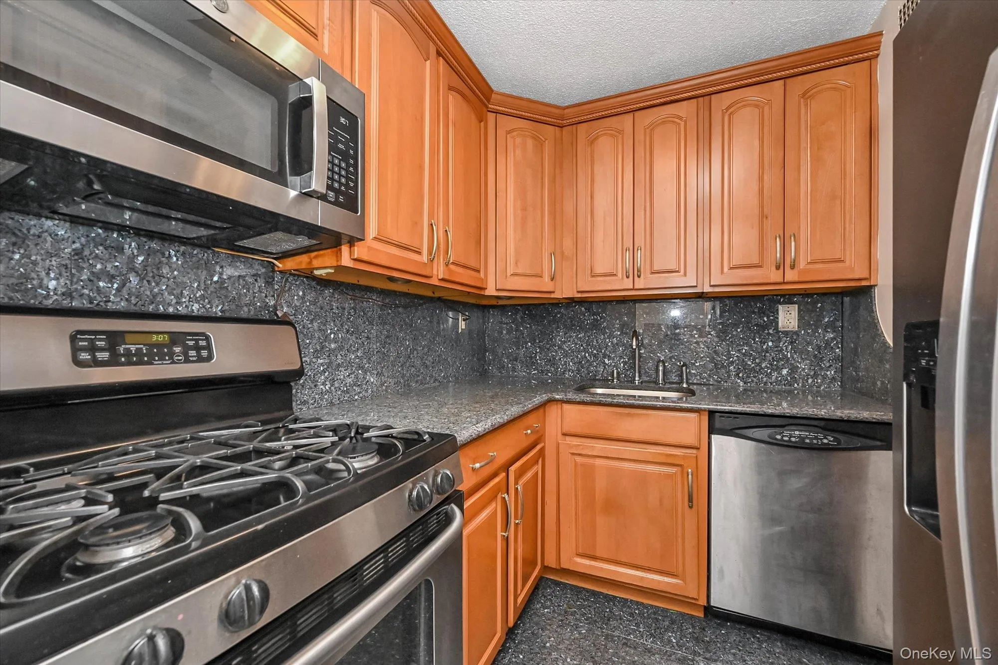150-38 Union Turnpike, New York, NY, 2 Bedrooms Bedrooms, 6 Rooms Rooms,2 BathroomsBathrooms,Residential,For Rent,Union,0,1040050 150-38 Union Turnpike, New York, NY, 2 Bedrooms Bedrooms, 6 Rooms Rooms,2 BathroomsBathrooms,Residential,For Rent,Union,0,1040050