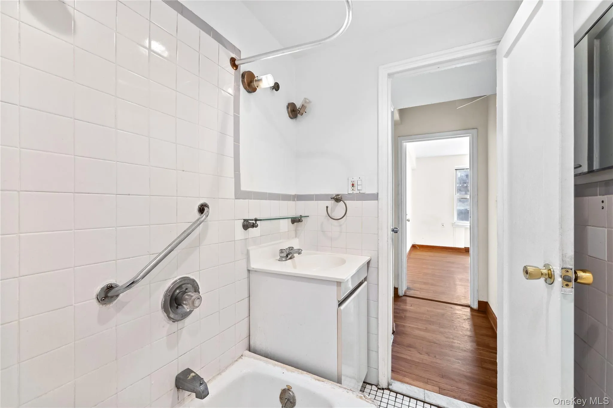 141-21 78th Road, New York, NY, 3 Bedrooms Bedrooms, 6 Rooms Rooms,1 BathroomBathrooms,Residential,For Rent,78th Road,0,1040057 141-21 78th Road, New York, NY, 3 Bedrooms Bedrooms, 6 Rooms Rooms,1 BathroomBathrooms,Residential,For Rent,78th Road,0,1040057