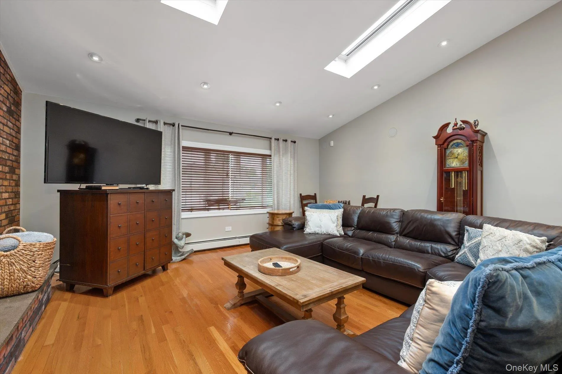1118 Howard Drive, Hempstead, NY, 3 Bedrooms Bedrooms, 6 Rooms Rooms,2 BathroomsBathrooms,Residential,For Rent,Howard,0,1040069 1118 Howard Drive, Hempstead, NY, 3 Bedrooms Bedrooms, 6 Rooms Rooms,2 BathroomsBathrooms,Residential,For Rent,Howard,0,1040069