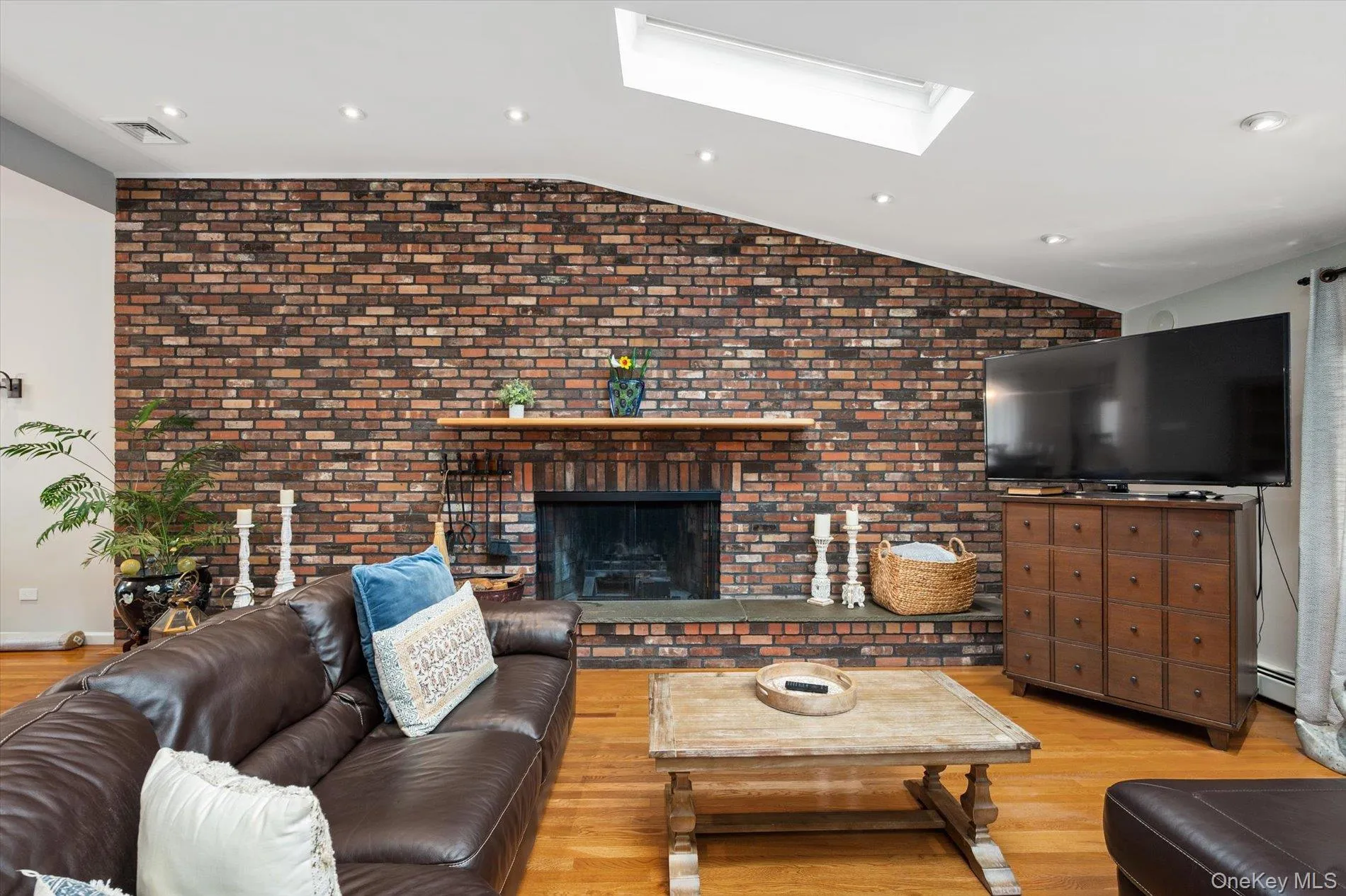 1118 Howard Drive, Hempstead, NY, 3 Bedrooms Bedrooms, 6 Rooms Rooms,2 BathroomsBathrooms,Residential,For Rent,Howard,0,1040069 1118 Howard Drive, Hempstead, NY, 3 Bedrooms Bedrooms, 6 Rooms Rooms,2 BathroomsBathrooms,Residential,For Rent,Howard,0,1040069
