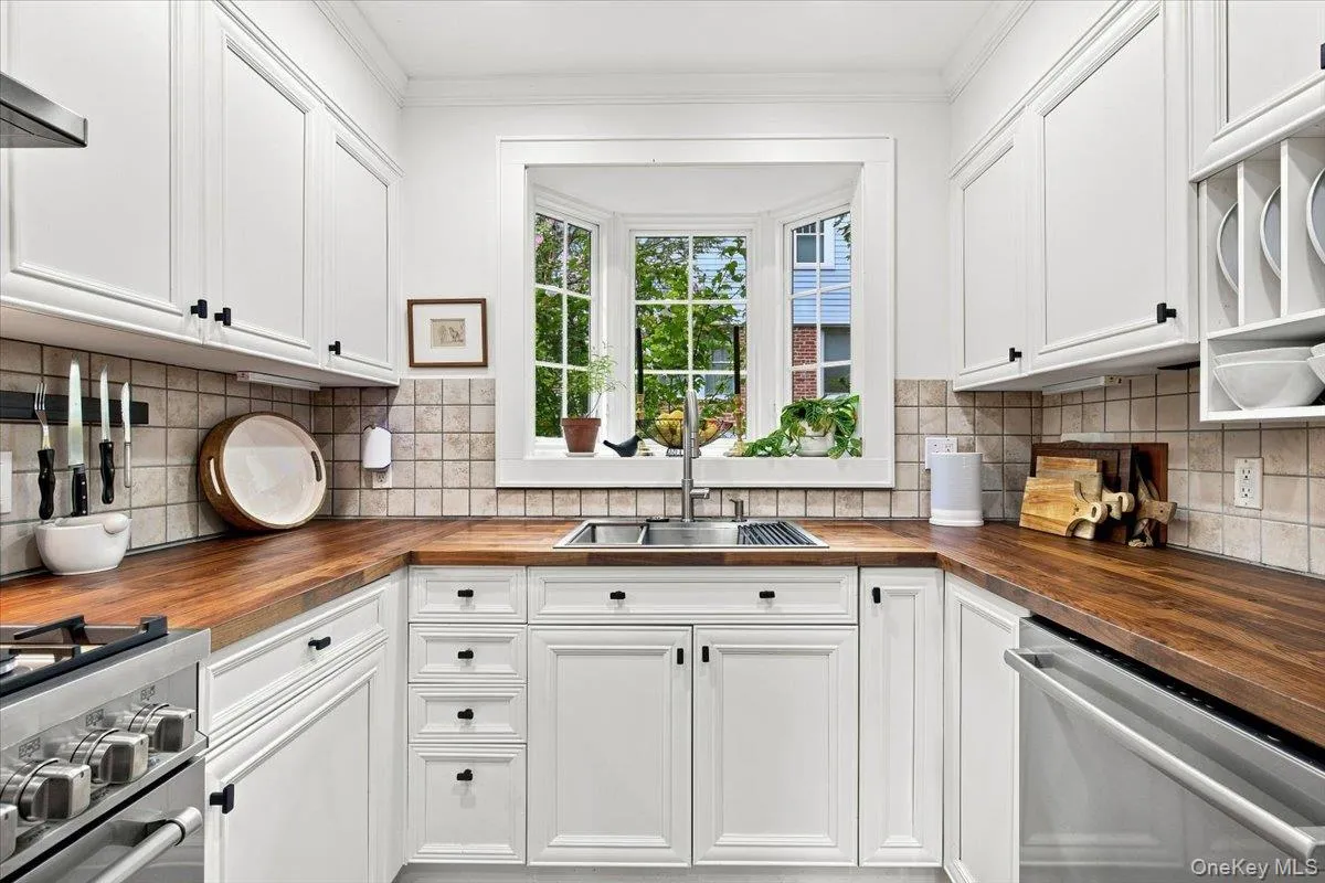 15 Parkview Court, White Plains, NY, 4 Bedrooms Bedrooms, 8 Rooms Rooms,2 BathroomsBathrooms,Residential,For Rent,Parkview,0,1040070 15 Parkview Court, White Plains, NY, 4 Bedrooms Bedrooms, 8 Rooms Rooms,2 BathroomsBathrooms,Residential,For Rent,Parkview,0,1040070