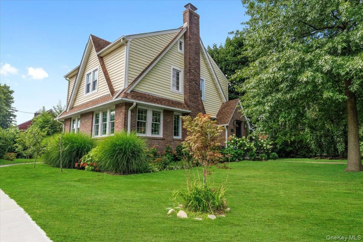 15 Parkview Court, White Plains, NY, 4 Bedrooms Bedrooms, 8 Rooms Rooms,2 BathroomsBathrooms,Residential,For Rent,Parkview,0,1040070 15 Parkview Court, White Plains, NY, 4 Bedrooms Bedrooms, 8 Rooms Rooms,2 BathroomsBathrooms,Residential,For Rent,Parkview,0,1040070