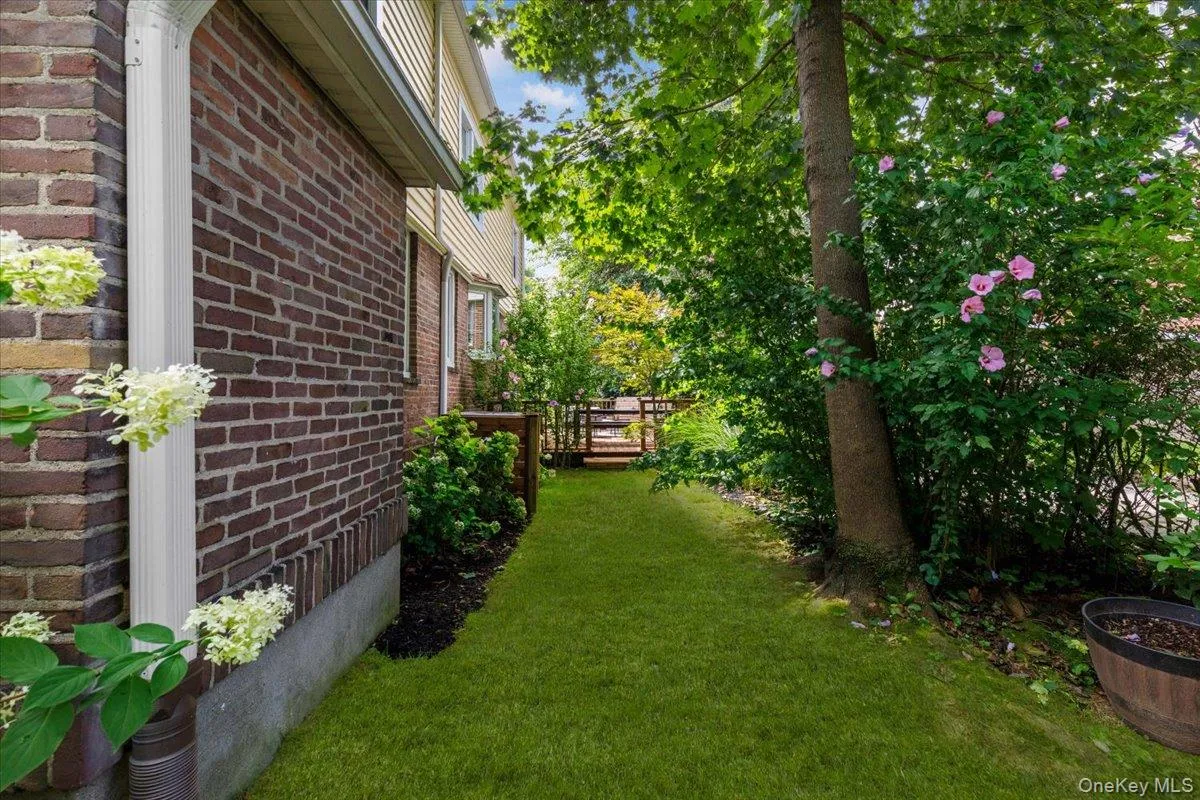 15 Parkview Court, White Plains, NY, 4 Bedrooms Bedrooms, 8 Rooms Rooms,2 BathroomsBathrooms,Residential,For Rent,Parkview,0,1040070 15 Parkview Court, White Plains, NY, 4 Bedrooms Bedrooms, 8 Rooms Rooms,2 BathroomsBathrooms,Residential,For Rent,Parkview,0,1040070