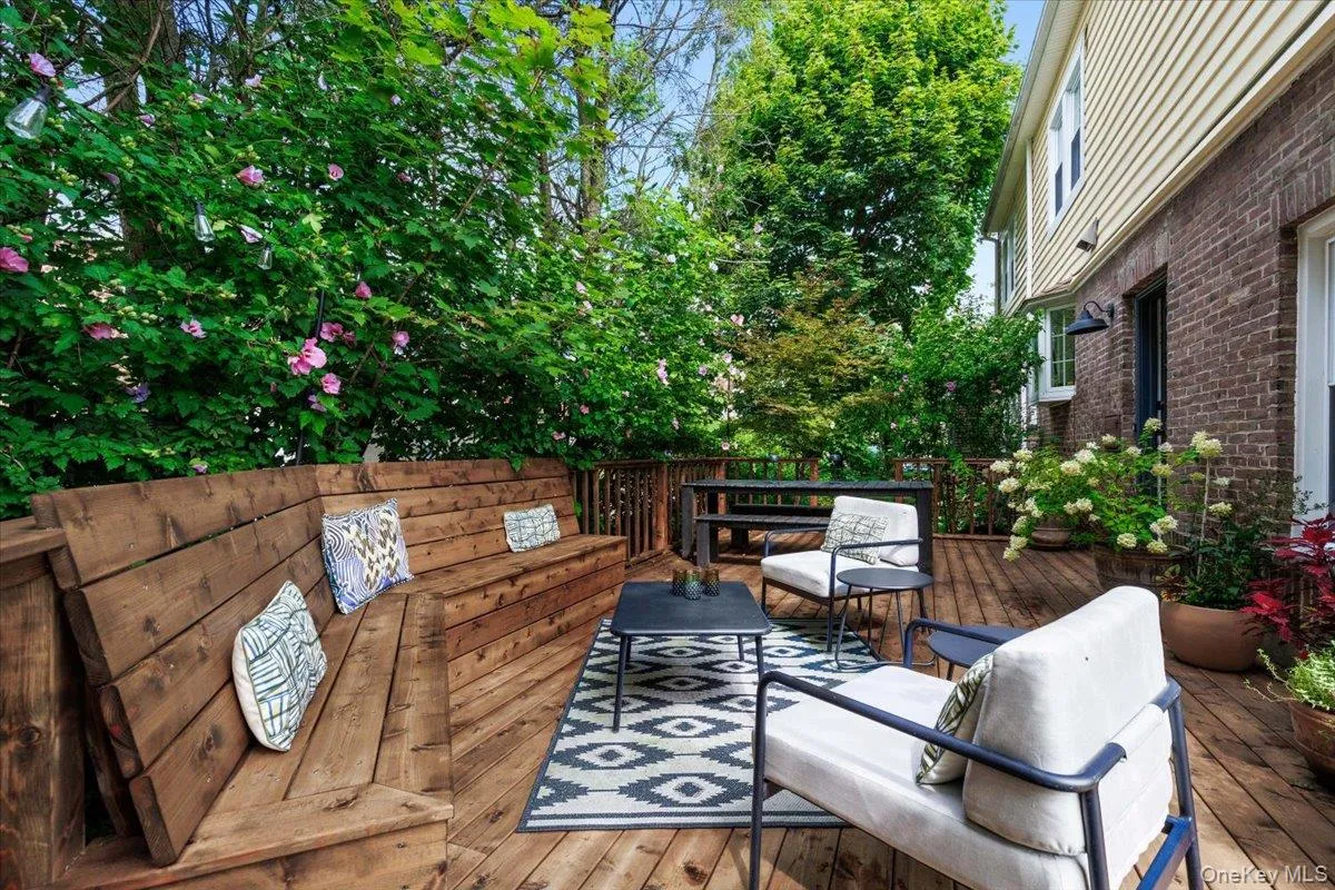 15 Parkview Court, White Plains, NY, 4 Bedrooms Bedrooms, 8 Rooms Rooms,2 BathroomsBathrooms,Residential,For Rent,Parkview,0,1040070 15 Parkview Court, White Plains, NY, 4 Bedrooms Bedrooms, 8 Rooms Rooms,2 BathroomsBathrooms,Residential,For Rent,Parkview,0,1040070