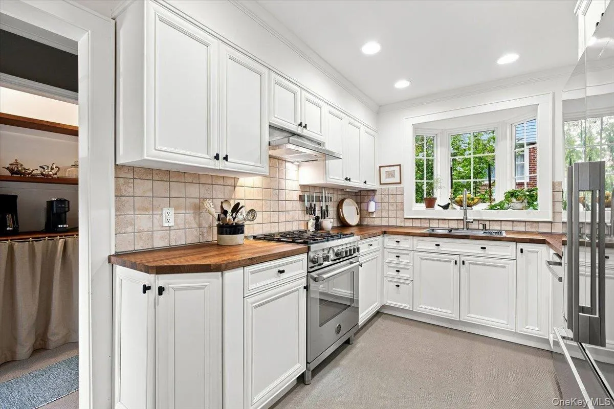 15 Parkview Court, White Plains, NY, 4 Bedrooms Bedrooms, 8 Rooms Rooms,2 BathroomsBathrooms,Residential,For Rent,Parkview,0,1040070 15 Parkview Court, White Plains, NY, 4 Bedrooms Bedrooms, 8 Rooms Rooms,2 BathroomsBathrooms,Residential,For Rent,Parkview,0,1040070