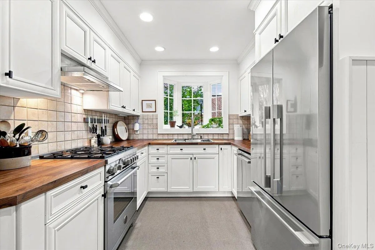 15 Parkview Court, White Plains, NY, 4 Bedrooms Bedrooms, 8 Rooms Rooms,2 BathroomsBathrooms,Residential,For Rent,Parkview,0,1040070 15 Parkview Court, White Plains, NY, 4 Bedrooms Bedrooms, 8 Rooms Rooms,2 BathroomsBathrooms,Residential,For Rent,Parkview,0,1040070