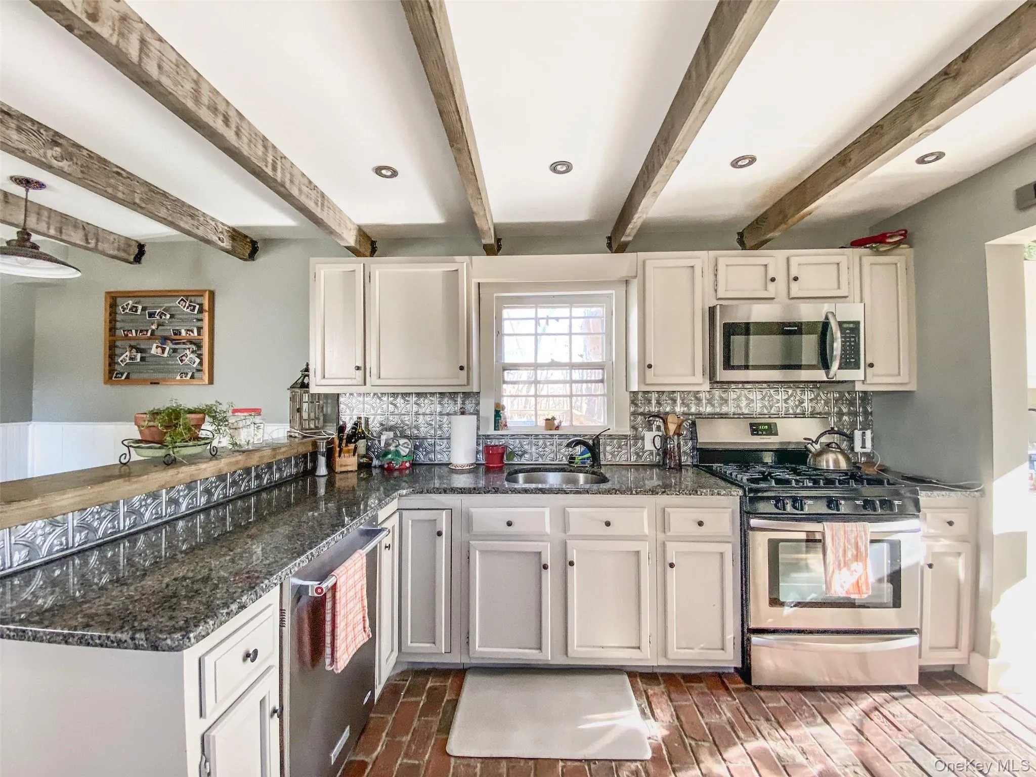 14500 Main Road, Southold, NY, 4 Bedrooms Bedrooms, 8 Rooms Rooms,2 BathroomsBathrooms,Residential Lease,For Rent,Main,0,1040071 14500 Main Road, Southold, NY, 4 Bedrooms Bedrooms, 8 Rooms Rooms,2 BathroomsBathrooms,Residential Lease,For Rent,Main,0,1040071