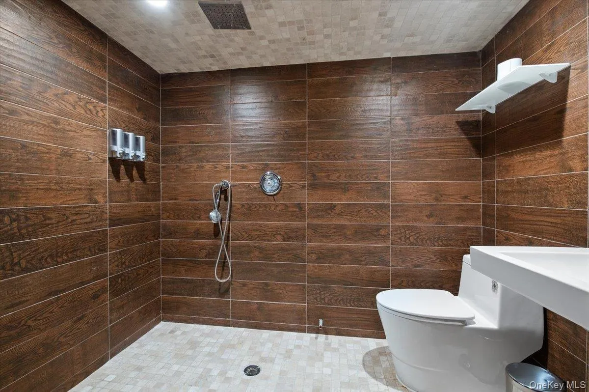 97 Pine Hollow Road, Oyster Bay, NY, 2 Bedrooms Bedrooms, 7 Rooms Rooms,2 BathroomsBathrooms,Residential Lease,For Rent,Pine Hollow,0,1040075 97 Pine Hollow Road, Oyster Bay, NY, 2 Bedrooms Bedrooms, 7 Rooms Rooms,2 BathroomsBathrooms,Residential Lease,For Rent,Pine Hollow,0,1040075