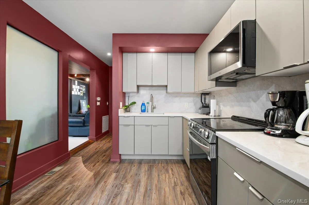 97 Pine Hollow Road, Oyster Bay, NY, 2 Bedrooms Bedrooms, 7 Rooms Rooms,2 BathroomsBathrooms,Residential Lease,For Rent,Pine Hollow,0,1040075 97 Pine Hollow Road, Oyster Bay, NY, 2 Bedrooms Bedrooms, 7 Rooms Rooms,2 BathroomsBathrooms,Residential Lease,For Rent,Pine Hollow,0,1040075