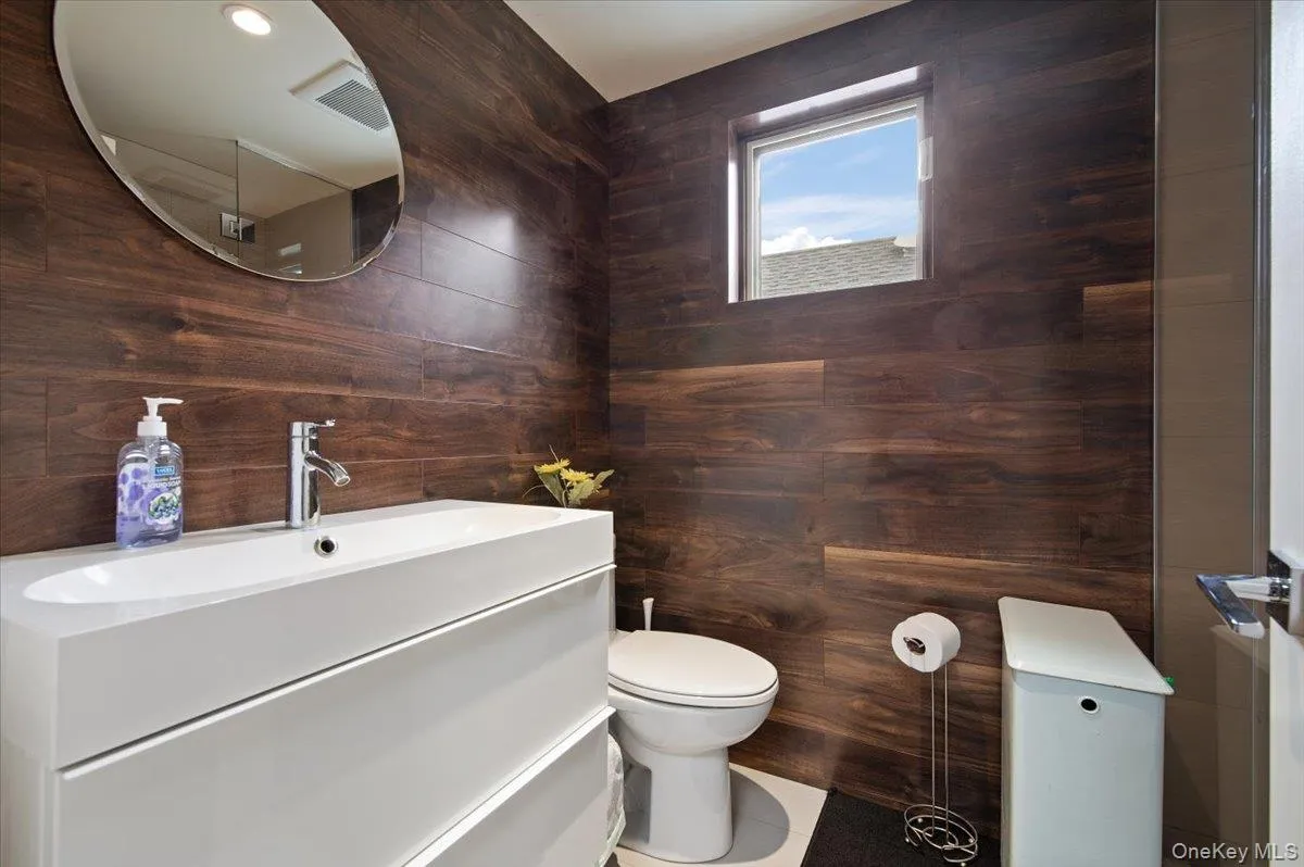 97 Pine Hollow Road, Oyster Bay, NY, 2 Bedrooms Bedrooms, 7 Rooms Rooms,2 BathroomsBathrooms,Residential Lease,For Rent,Pine Hollow,0,1040075 97 Pine Hollow Road, Oyster Bay, NY, 2 Bedrooms Bedrooms, 7 Rooms Rooms,2 BathroomsBathrooms,Residential Lease,For Rent,Pine Hollow,0,1040075