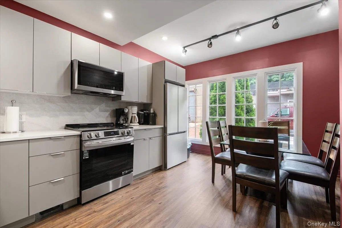 97 Pine Hollow Road, Oyster Bay, NY, 2 Bedrooms Bedrooms, 7 Rooms Rooms,2 BathroomsBathrooms,Residential Lease,For Rent,Pine Hollow,0,1040075 97 Pine Hollow Road, Oyster Bay, NY, 2 Bedrooms Bedrooms, 7 Rooms Rooms,2 BathroomsBathrooms,Residential Lease,For Rent,Pine Hollow,0,1040075