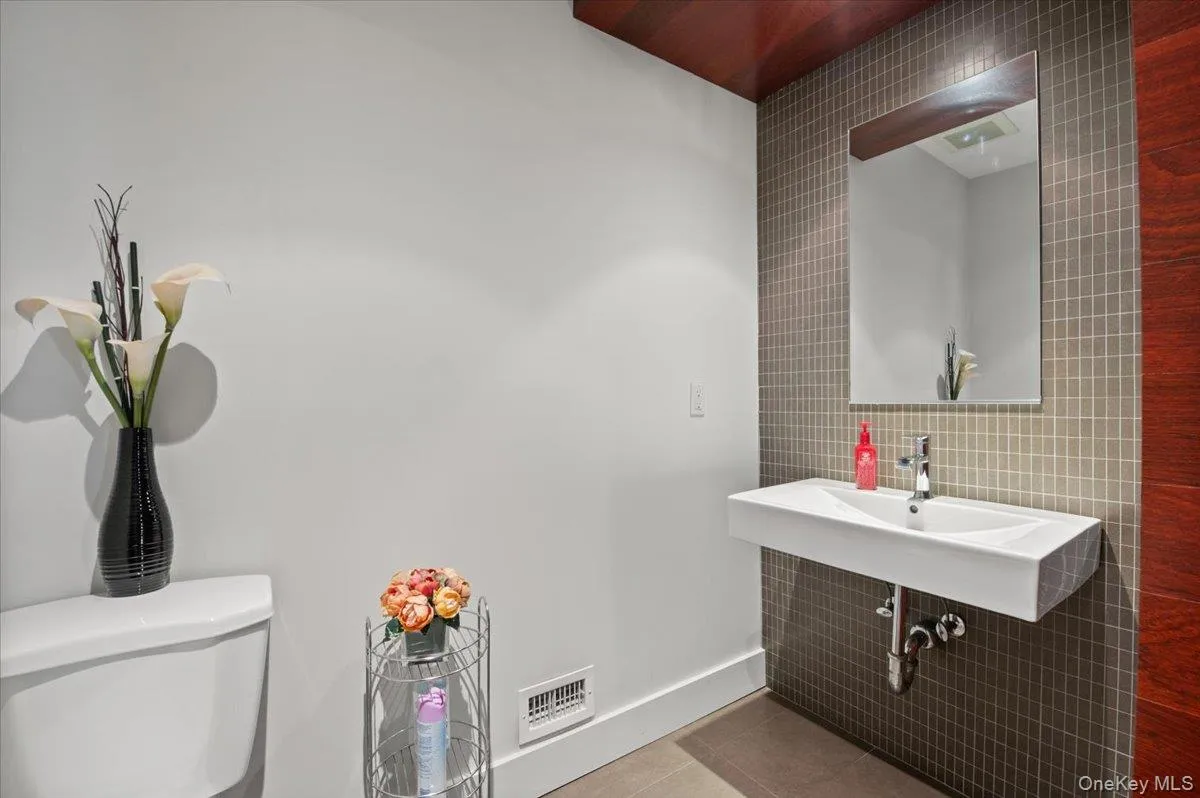 97 Pine Hollow Road, Oyster Bay, NY, 2 Bedrooms Bedrooms, 7 Rooms Rooms,2 BathroomsBathrooms,Residential Lease,For Rent,Pine Hollow,0,1040075 97 Pine Hollow Road, Oyster Bay, NY, 2 Bedrooms Bedrooms, 7 Rooms Rooms,2 BathroomsBathrooms,Residential Lease,For Rent,Pine Hollow,0,1040075
