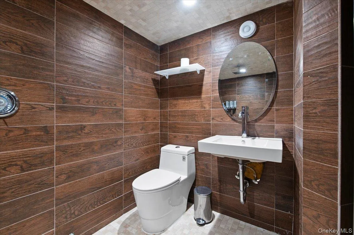 97 Pine Hollow Road, Oyster Bay, NY, 2 Bedrooms Bedrooms, 7 Rooms Rooms,2 BathroomsBathrooms,Residential Lease,For Rent,Pine Hollow,0,1040075 97 Pine Hollow Road, Oyster Bay, NY, 2 Bedrooms Bedrooms, 7 Rooms Rooms,2 BathroomsBathrooms,Residential Lease,For Rent,Pine Hollow,0,1040075