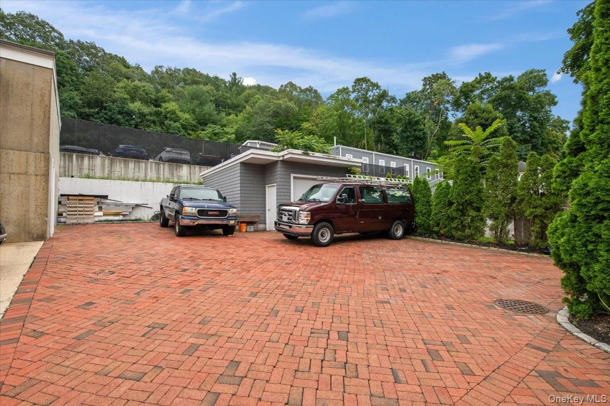 97 Pine Hollow Road, Oyster Bay, NY, 2 Bedrooms Bedrooms, 7 Rooms Rooms,2 BathroomsBathrooms,Residential Lease,For Rent,Pine Hollow,0,1040075 97 Pine Hollow Road, Oyster Bay, NY, 2 Bedrooms Bedrooms, 7 Rooms Rooms,2 BathroomsBathrooms,Residential Lease,For Rent,Pine Hollow,0,1040075
