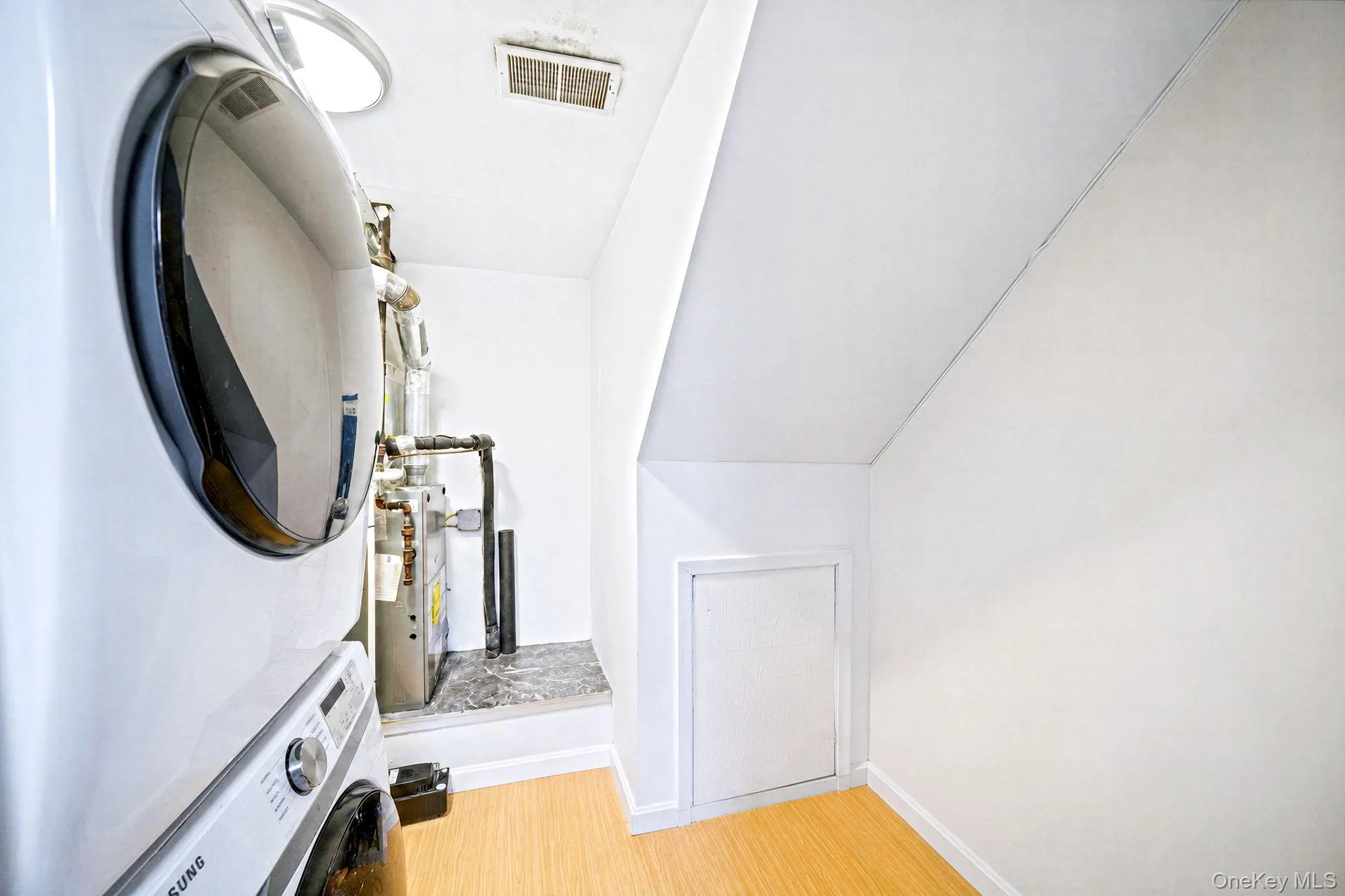 275 Birchwood Road, Brookhaven, NY, 2 Bedrooms Bedrooms, 6 Rooms Rooms,1 BathroomBathrooms,Residential,For Rent,Birchwood,0,1040076 275 Birchwood Road, Brookhaven, NY, 2 Bedrooms Bedrooms, 6 Rooms Rooms,1 BathroomBathrooms,Residential,For Rent,Birchwood,0,1040076