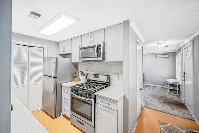275 Birchwood Road, Brookhaven, NY, 2 Bedrooms Bedrooms, 6 Rooms Rooms,1 BathroomBathrooms,Residential,For Rent,Birchwood,0,1040076 275 Birchwood Road, Brookhaven, NY, 2 Bedrooms Bedrooms, 6 Rooms Rooms,1 BathroomBathrooms,Residential,For Rent,Birchwood,0,1040076