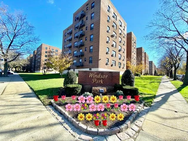 View of apartment building / complex View of apartment building / complex