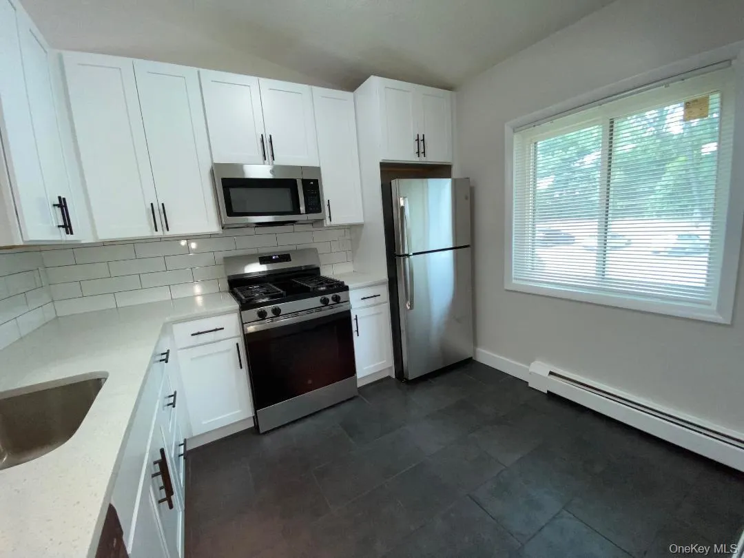 85 Middletown Road, Clarkstown, NY, 1 Bedroom Bedrooms, 4 Rooms Rooms,1 BathroomBathrooms,Residential Lease,For Rent,Middletown,0,1040080 85 Middletown Road, Clarkstown, NY, 1 Bedroom Bedrooms, 4 Rooms Rooms,1 BathroomBathrooms,Residential Lease,For Rent,Middletown,0,1040080