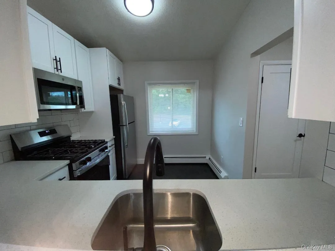 85 Middletown Road, Clarkstown, NY, 1 Bedroom Bedrooms, 4 Rooms Rooms,1 BathroomBathrooms,Residential Lease,For Rent,Middletown,0,1040080 85 Middletown Road, Clarkstown, NY, 1 Bedroom Bedrooms, 4 Rooms Rooms,1 BathroomBathrooms,Residential Lease,For Rent,Middletown,0,1040080