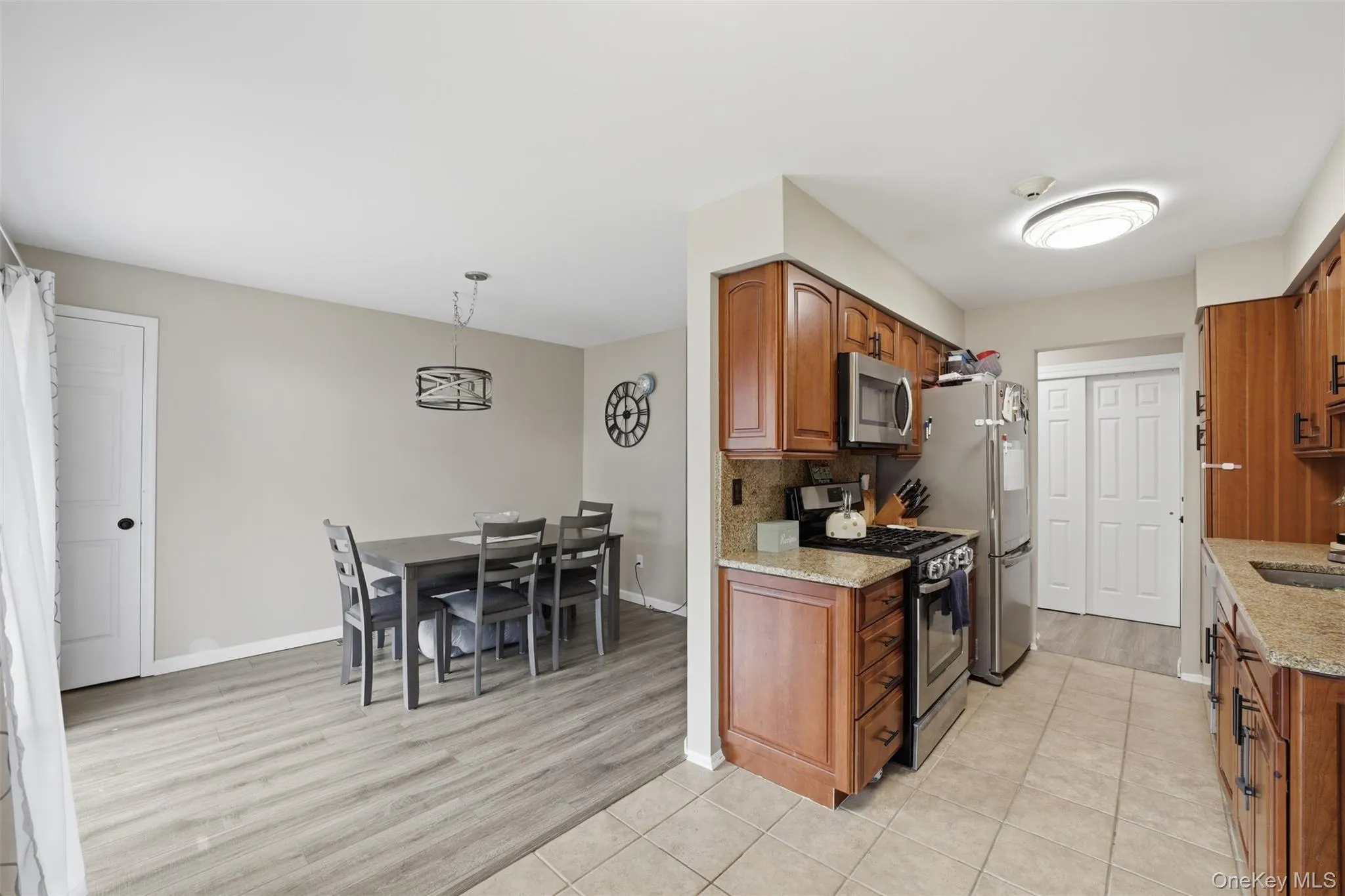 25 College Avenue, Clarkstown, NY, 2 Bedrooms Bedrooms, 5 Rooms Rooms,2 BathroomsBathrooms,Residential,For Rent,College,0,1040097 25 College Avenue, Clarkstown, NY, 2 Bedrooms Bedrooms, 5 Rooms Rooms,2 BathroomsBathrooms,Residential,For Rent,College,0,1040097