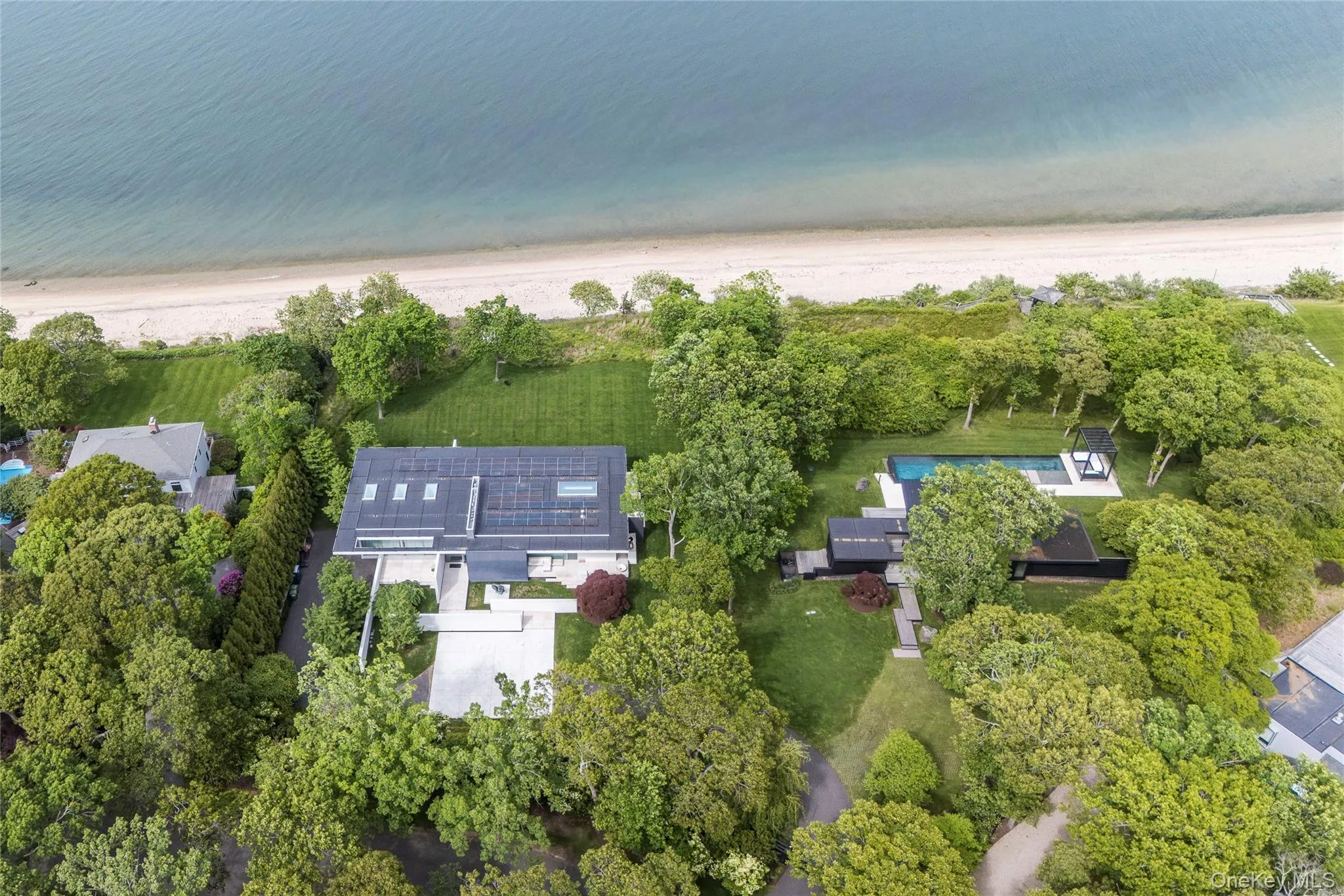 20 & 22 Hedges Banks Drive, East Hampton, NY, 4 Bedrooms Bedrooms, 16 Rooms Rooms,5 BathroomsBathrooms,Residential Lease,For Rent,Hedges Banks,0,1040099 20 & 22 Hedges Banks Drive, East Hampton, NY, 4 Bedrooms Bedrooms, 16 Rooms Rooms,5 BathroomsBathrooms,Residential Lease,For Rent,Hedges Banks,0,1040099