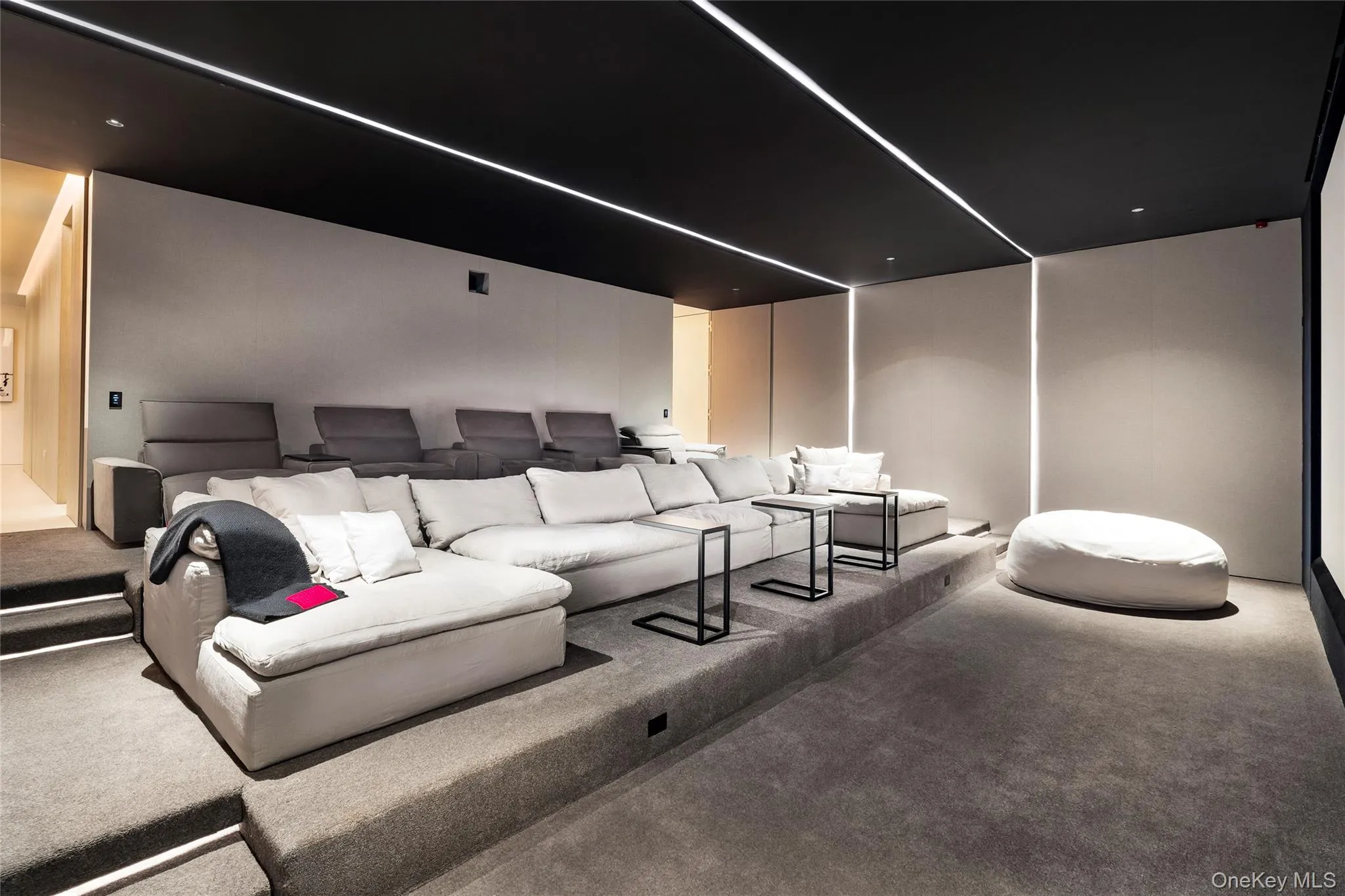 20 & 22 Hedges Banks Drive, East Hampton, NY, 4 Bedrooms Bedrooms, 16 Rooms Rooms,5 BathroomsBathrooms,Residential Lease,For Rent,Hedges Banks,0,1040099 20 & 22 Hedges Banks Drive, East Hampton, NY, 4 Bedrooms Bedrooms, 16 Rooms Rooms,5 BathroomsBathrooms,Residential Lease,For Rent,Hedges Banks,0,1040099