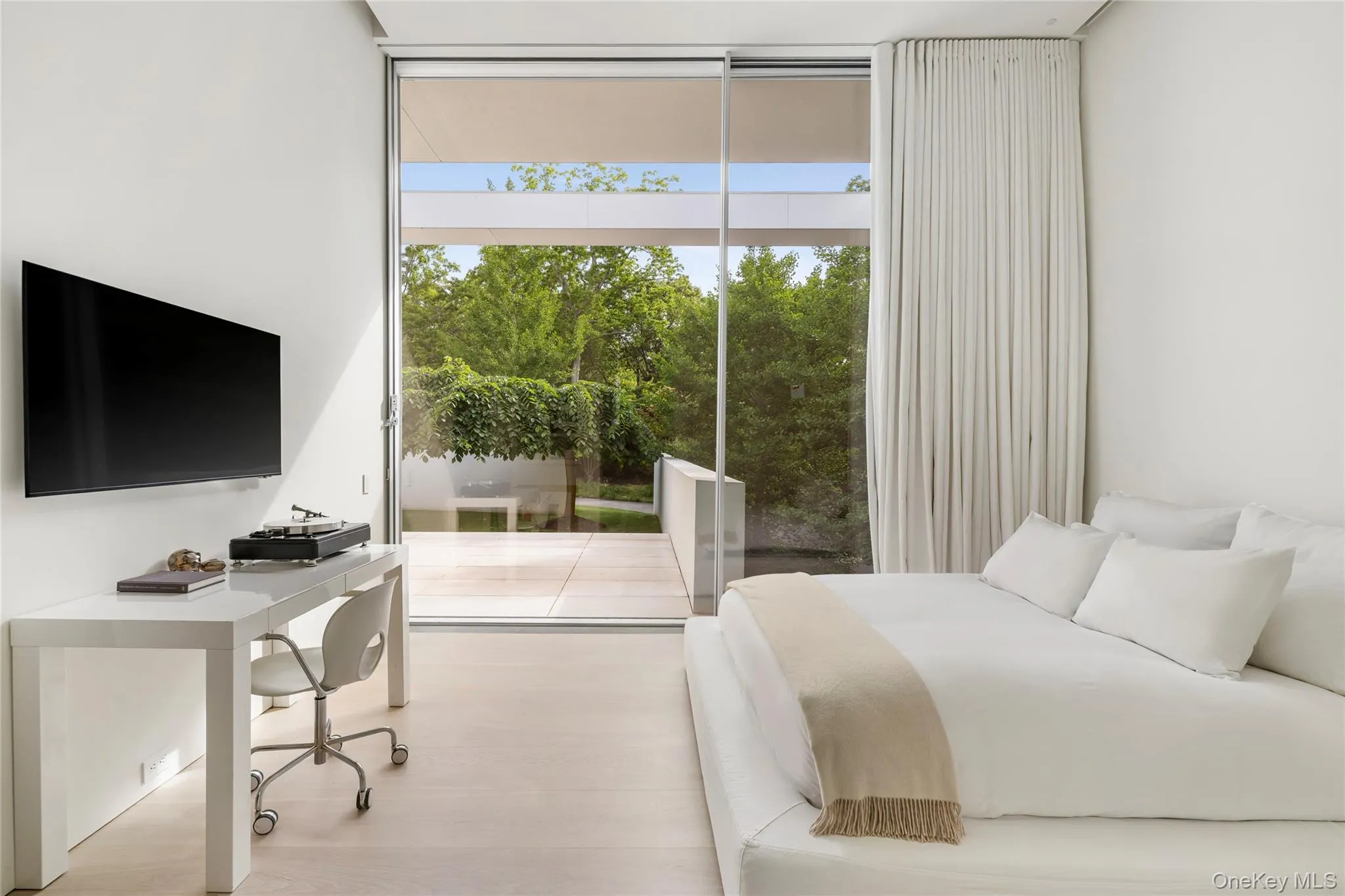 20 & 22 Hedges Banks Drive, East Hampton, NY, 4 Bedrooms Bedrooms, 16 Rooms Rooms,5 BathroomsBathrooms,Residential Lease,For Rent,Hedges Banks,0,1040099 20 & 22 Hedges Banks Drive, East Hampton, NY, 4 Bedrooms Bedrooms, 16 Rooms Rooms,5 BathroomsBathrooms,Residential Lease,For Rent,Hedges Banks,0,1040099
