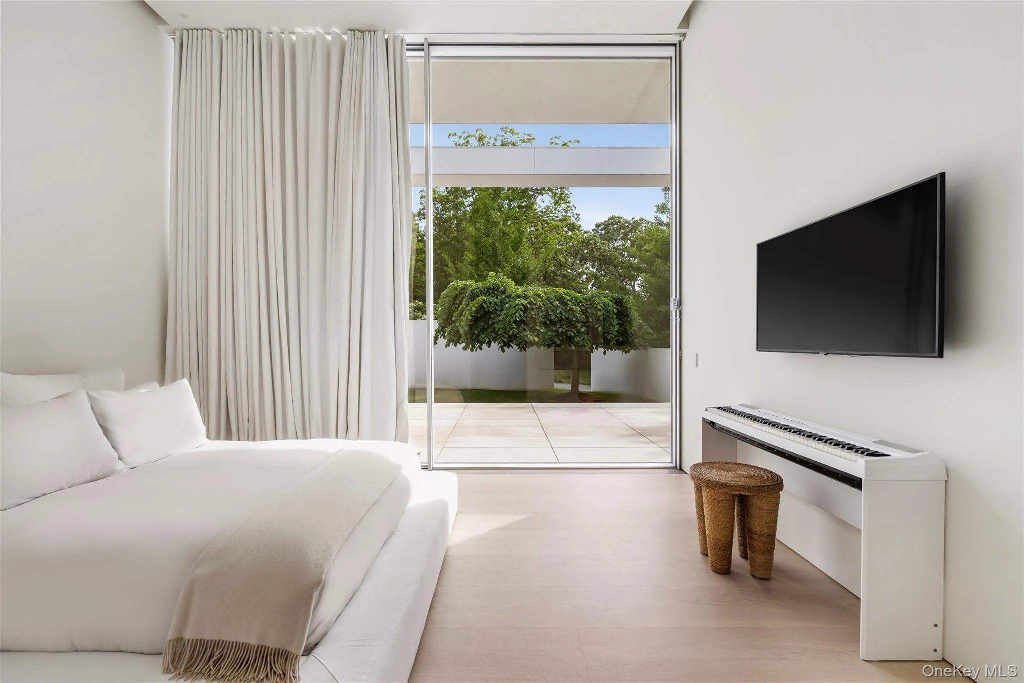 20 & 22 Hedges Banks Drive, East Hampton, NY, 4 Bedrooms Bedrooms, 16 Rooms Rooms,5 BathroomsBathrooms,Residential Lease,For Rent,Hedges Banks,0,1040099 20 & 22 Hedges Banks Drive, East Hampton, NY, 4 Bedrooms Bedrooms, 16 Rooms Rooms,5 BathroomsBathrooms,Residential Lease,For Rent,Hedges Banks,0,1040099