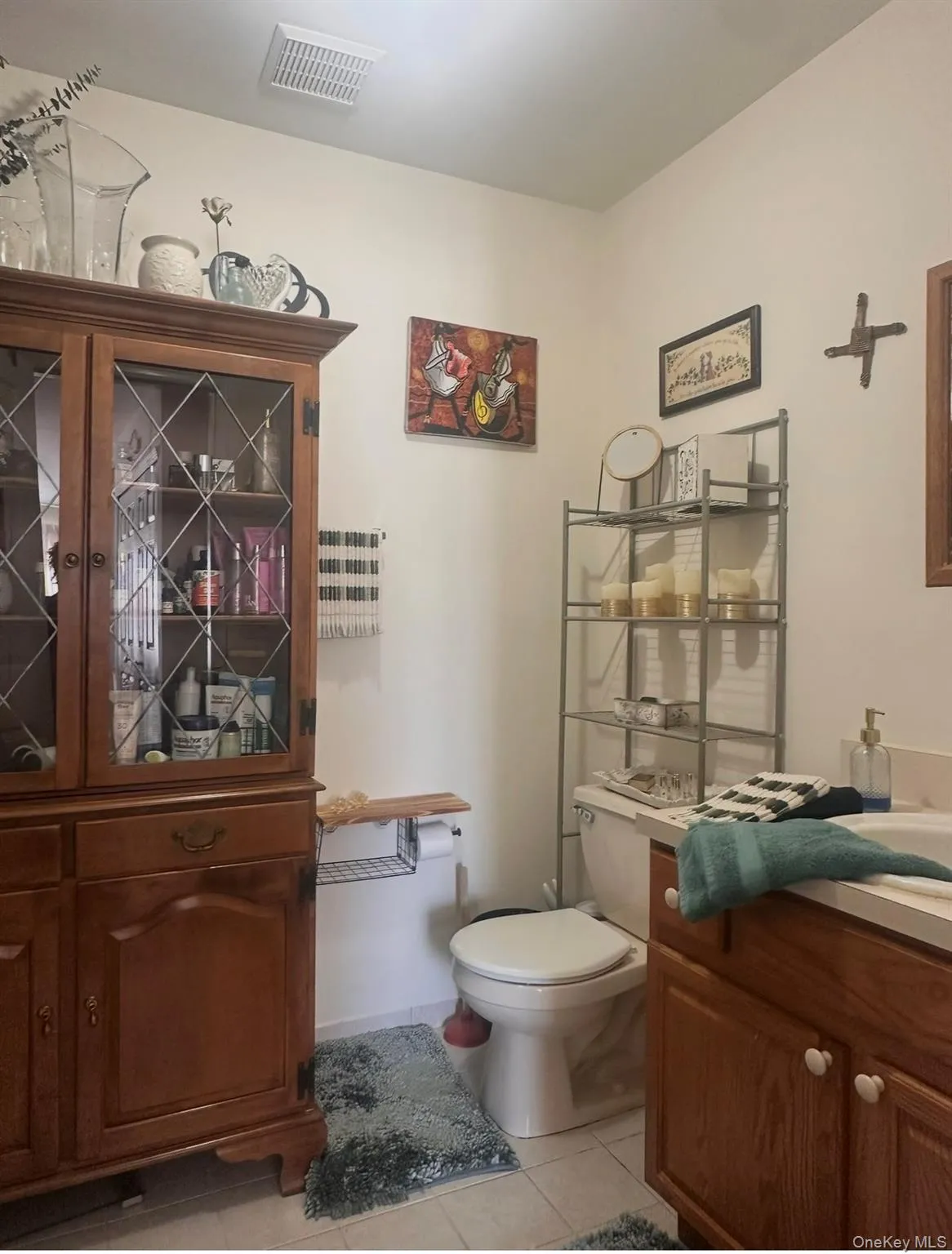 Nice size bathroom Nice size bathroom
