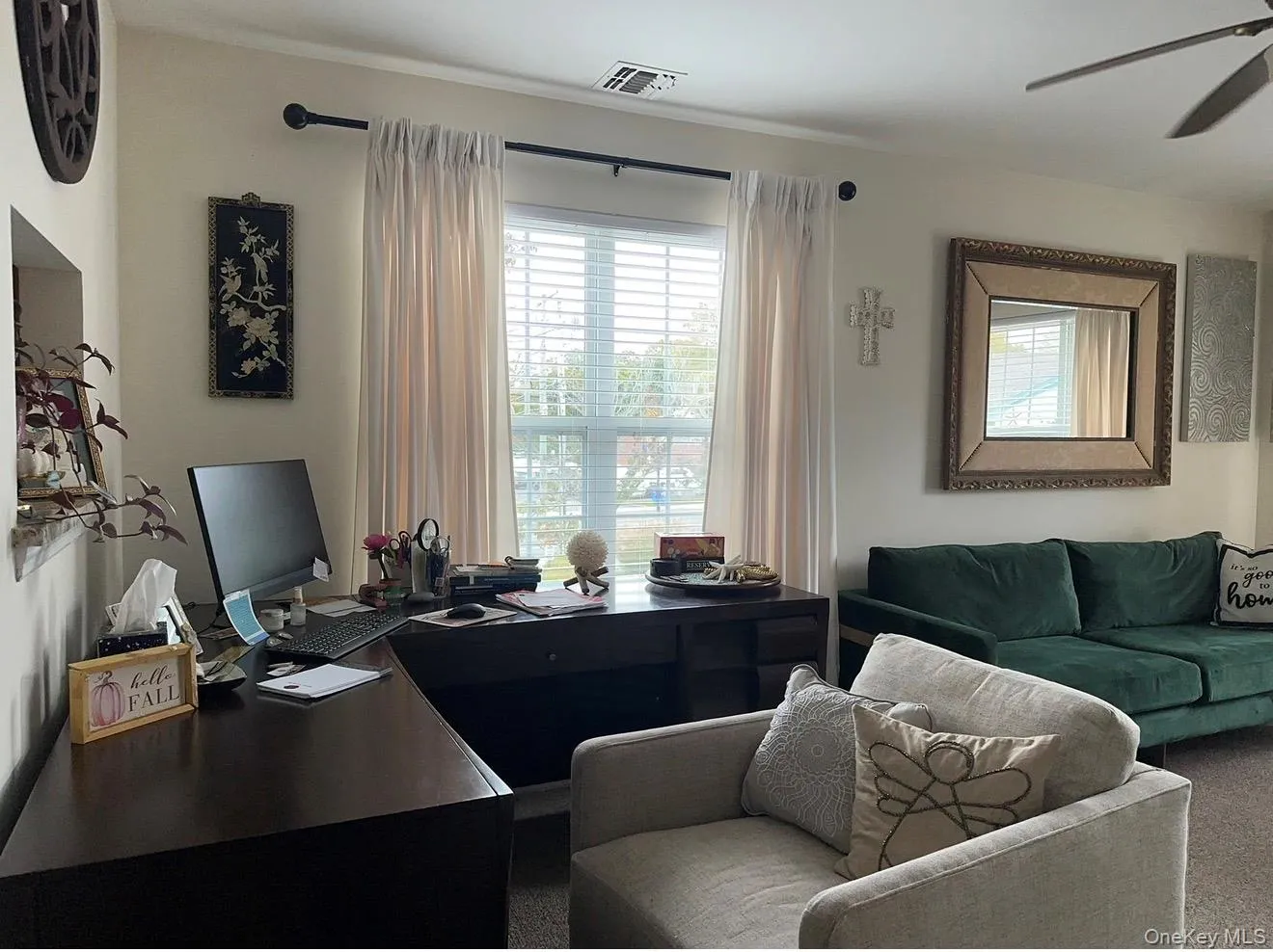Possible Livingrm/diningrm combo Photo shows used as office Possible Livingrm/diningrm combo Photo shows used as office