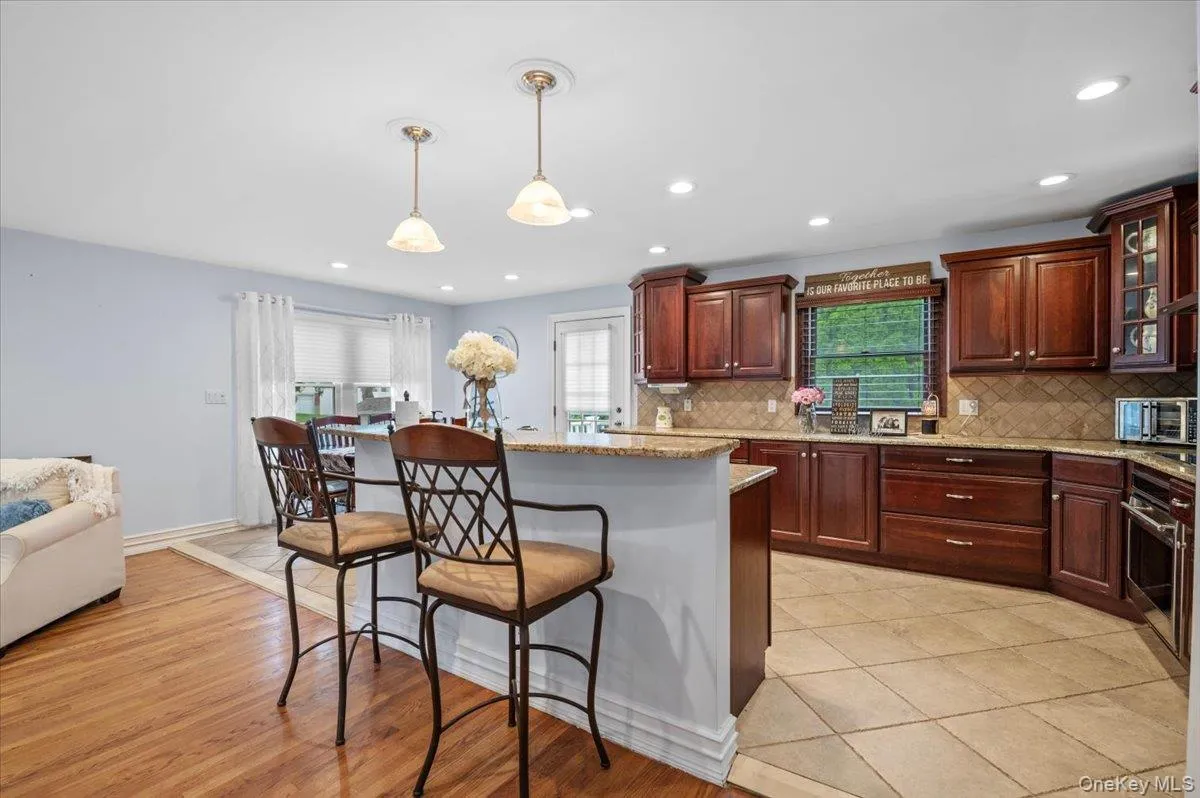 15 Eleanor Road, Oyster Bay, NY, 3 Bedrooms Bedrooms, 7 Rooms Rooms,1 BathroomBathrooms,Residential,For Rent,Eleanor,0,1040110 15 Eleanor Road, Oyster Bay, NY, 3 Bedrooms Bedrooms, 7 Rooms Rooms,1 BathroomBathrooms,Residential,For Rent,Eleanor,0,1040110