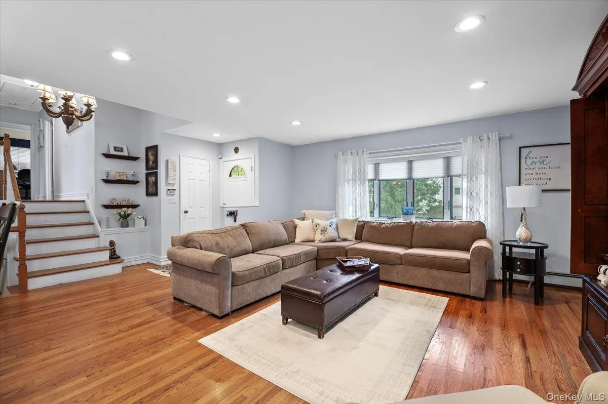 15 Eleanor Road, Oyster Bay, NY, 3 Bedrooms Bedrooms, 7 Rooms Rooms,1 BathroomBathrooms,Residential,For Rent,Eleanor,0,1040110 15 Eleanor Road, Oyster Bay, NY, 3 Bedrooms Bedrooms, 7 Rooms Rooms,1 BathroomBathrooms,Residential,For Rent,Eleanor,0,1040110