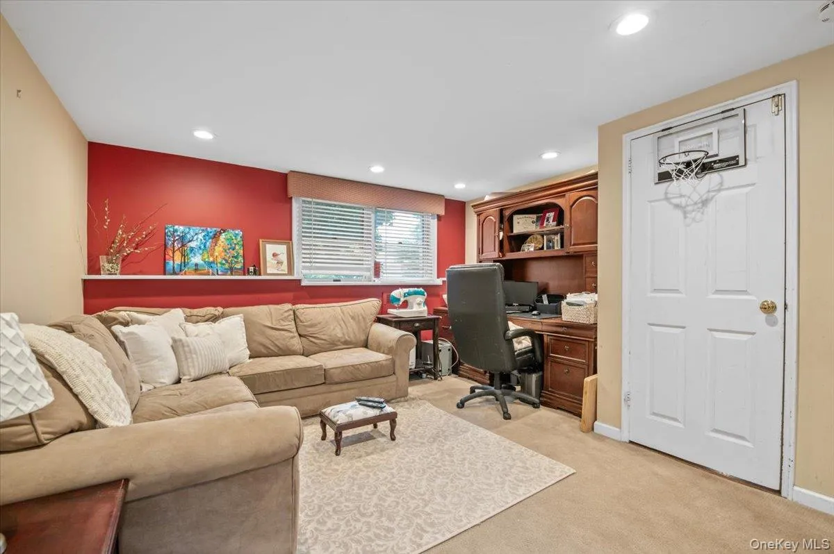 15 Eleanor Road, Oyster Bay, NY, 3 Bedrooms Bedrooms, 7 Rooms Rooms,1 BathroomBathrooms,Residential,For Rent,Eleanor,0,1040110 15 Eleanor Road, Oyster Bay, NY, 3 Bedrooms Bedrooms, 7 Rooms Rooms,1 BathroomBathrooms,Residential,For Rent,Eleanor,0,1040110