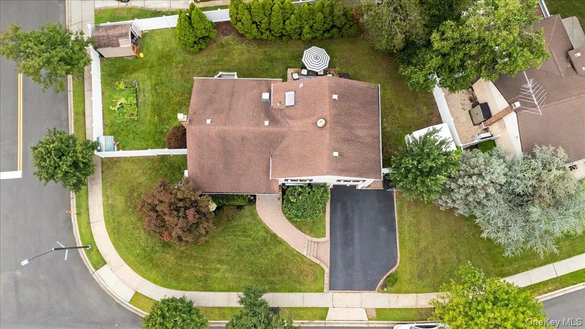 15 Eleanor Road, Oyster Bay, NY, 3 Bedrooms Bedrooms, 7 Rooms Rooms,1 BathroomBathrooms,Residential,For Rent,Eleanor,0,1040110 15 Eleanor Road, Oyster Bay, NY, 3 Bedrooms Bedrooms, 7 Rooms Rooms,1 BathroomBathrooms,Residential,For Rent,Eleanor,0,1040110