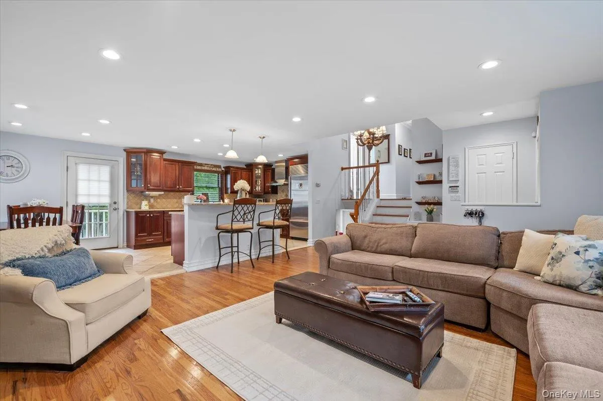 15 Eleanor Road, Oyster Bay, NY, 3 Bedrooms Bedrooms, 7 Rooms Rooms,1 BathroomBathrooms,Residential,For Rent,Eleanor,0,1040110 15 Eleanor Road, Oyster Bay, NY, 3 Bedrooms Bedrooms, 7 Rooms Rooms,1 BathroomBathrooms,Residential,For Rent,Eleanor,0,1040110