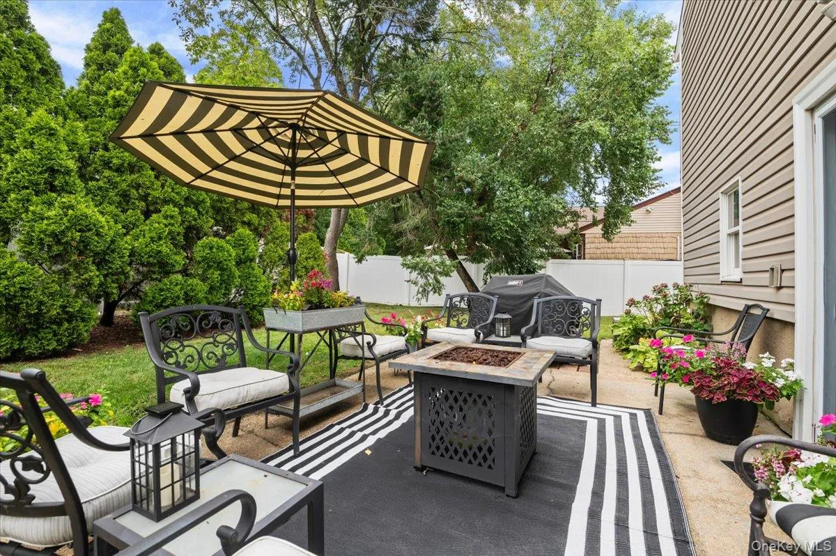 15 Eleanor Road, Oyster Bay, NY, 3 Bedrooms Bedrooms, 7 Rooms Rooms,1 BathroomBathrooms,Residential,For Rent,Eleanor,0,1040110 15 Eleanor Road, Oyster Bay, NY, 3 Bedrooms Bedrooms, 7 Rooms Rooms,1 BathroomBathrooms,Residential,For Rent,Eleanor,0,1040110