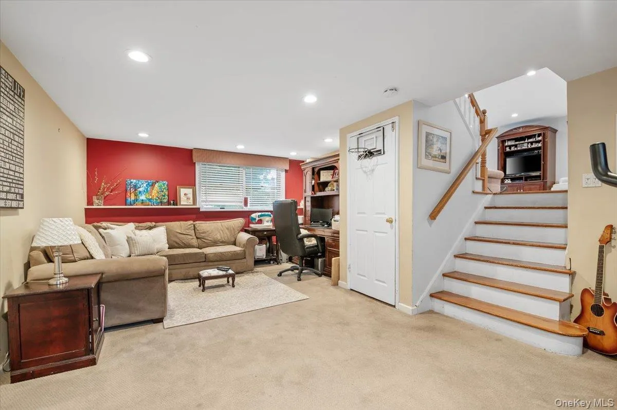 15 Eleanor Road, Oyster Bay, NY, 3 Bedrooms Bedrooms, 7 Rooms Rooms,1 BathroomBathrooms,Residential,For Rent,Eleanor,0,1040110 15 Eleanor Road, Oyster Bay, NY, 3 Bedrooms Bedrooms, 7 Rooms Rooms,1 BathroomBathrooms,Residential,For Rent,Eleanor,0,1040110