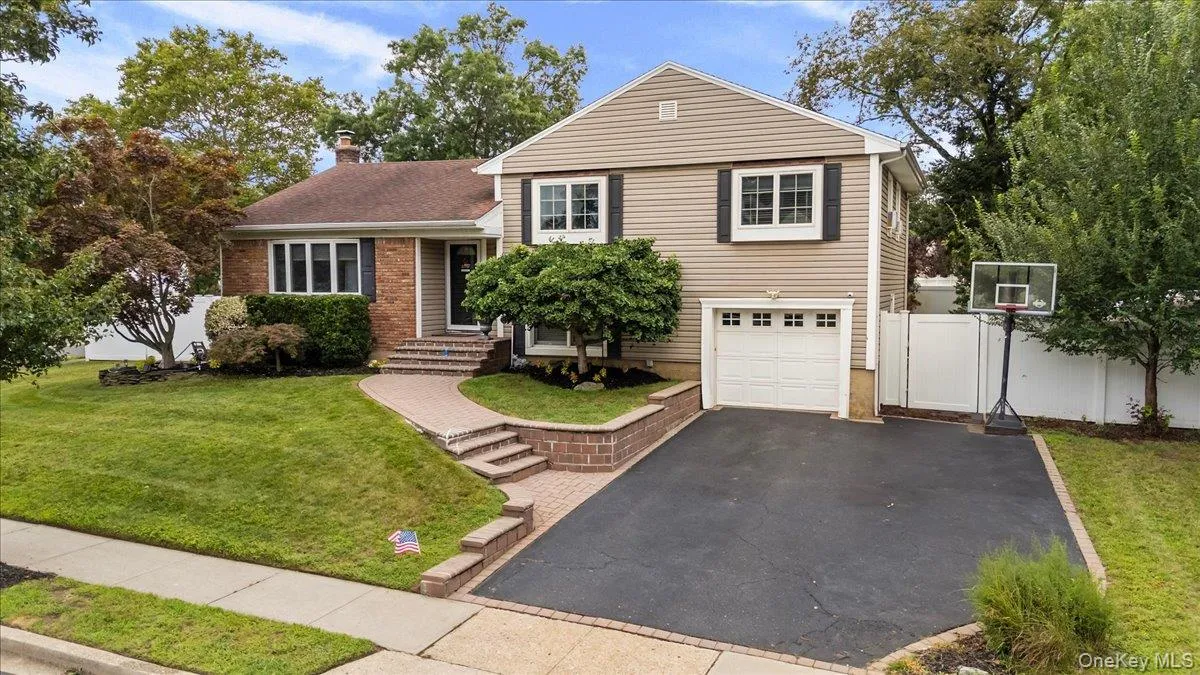 15 Eleanor Road, Oyster Bay, NY, 3 Bedrooms Bedrooms, 7 Rooms Rooms,1 BathroomBathrooms,Residential,For Rent,Eleanor,0,1040110 15 Eleanor Road, Oyster Bay, NY, 3 Bedrooms Bedrooms, 7 Rooms Rooms,1 BathroomBathrooms,Residential,For Rent,Eleanor,0,1040110