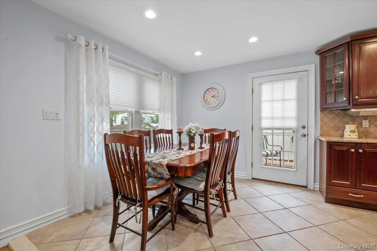 15 Eleanor Road, Oyster Bay, NY, 3 Bedrooms Bedrooms, 7 Rooms Rooms,1 BathroomBathrooms,Residential,For Rent,Eleanor,0,1040110 15 Eleanor Road, Oyster Bay, NY, 3 Bedrooms Bedrooms, 7 Rooms Rooms,1 BathroomBathrooms,Residential,For Rent,Eleanor,0,1040110