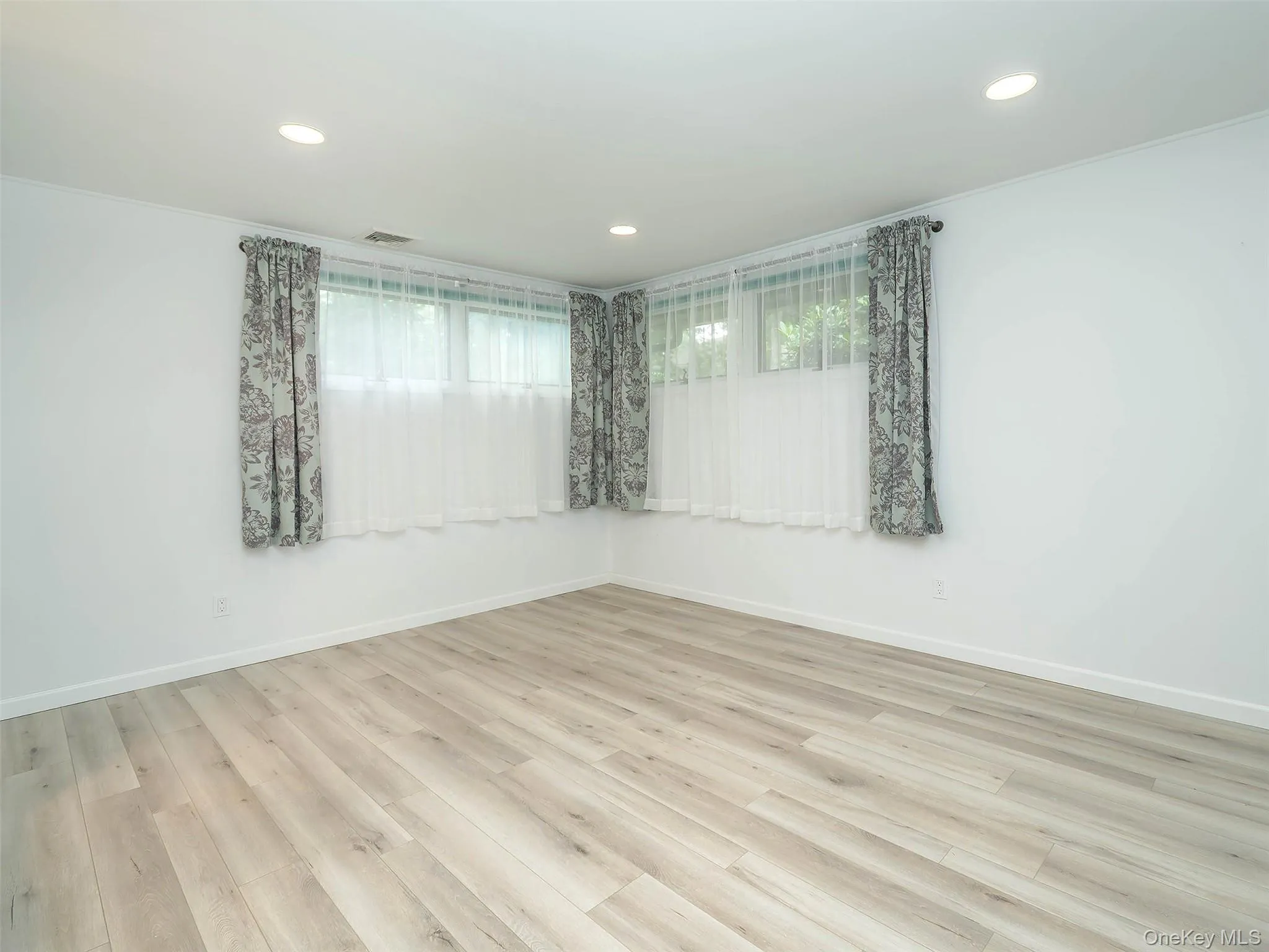 7 Appletree Lane, Glen Cove, NY, 3 Bedrooms Bedrooms, 6 Rooms Rooms,1 BathroomBathrooms,Residential Lease,For Rent,Appletree,0,1040113 7 Appletree Lane, Glen Cove, NY, 3 Bedrooms Bedrooms, 6 Rooms Rooms,1 BathroomBathrooms,Residential Lease,For Rent,Appletree,0,1040113