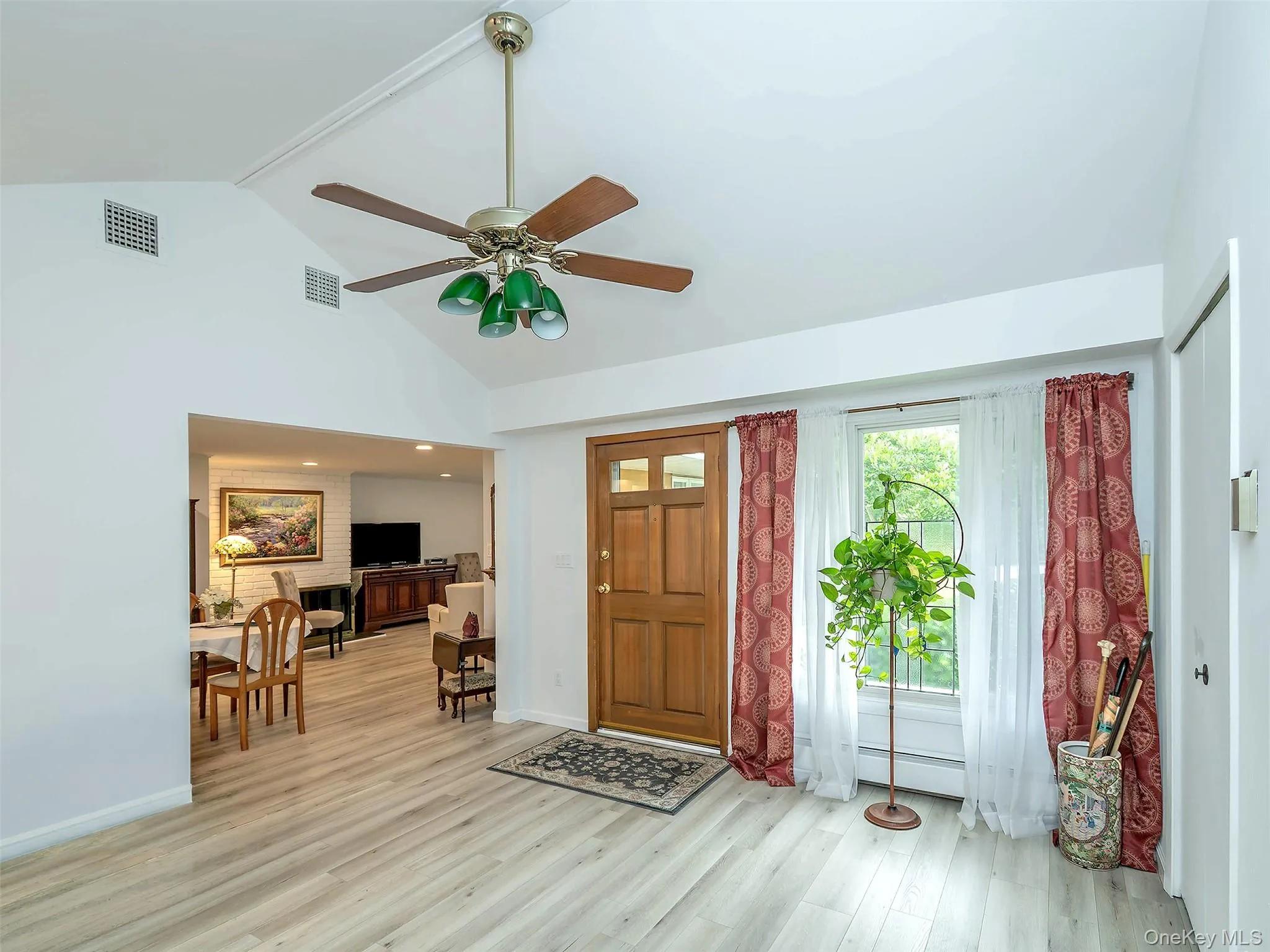7 Appletree Lane, Glen Cove, NY, 3 Bedrooms Bedrooms, 6 Rooms Rooms,1 BathroomBathrooms,Residential Lease,For Rent,Appletree,0,1040113 7 Appletree Lane, Glen Cove, NY, 3 Bedrooms Bedrooms, 6 Rooms Rooms,1 BathroomBathrooms,Residential Lease,For Rent,Appletree,0,1040113