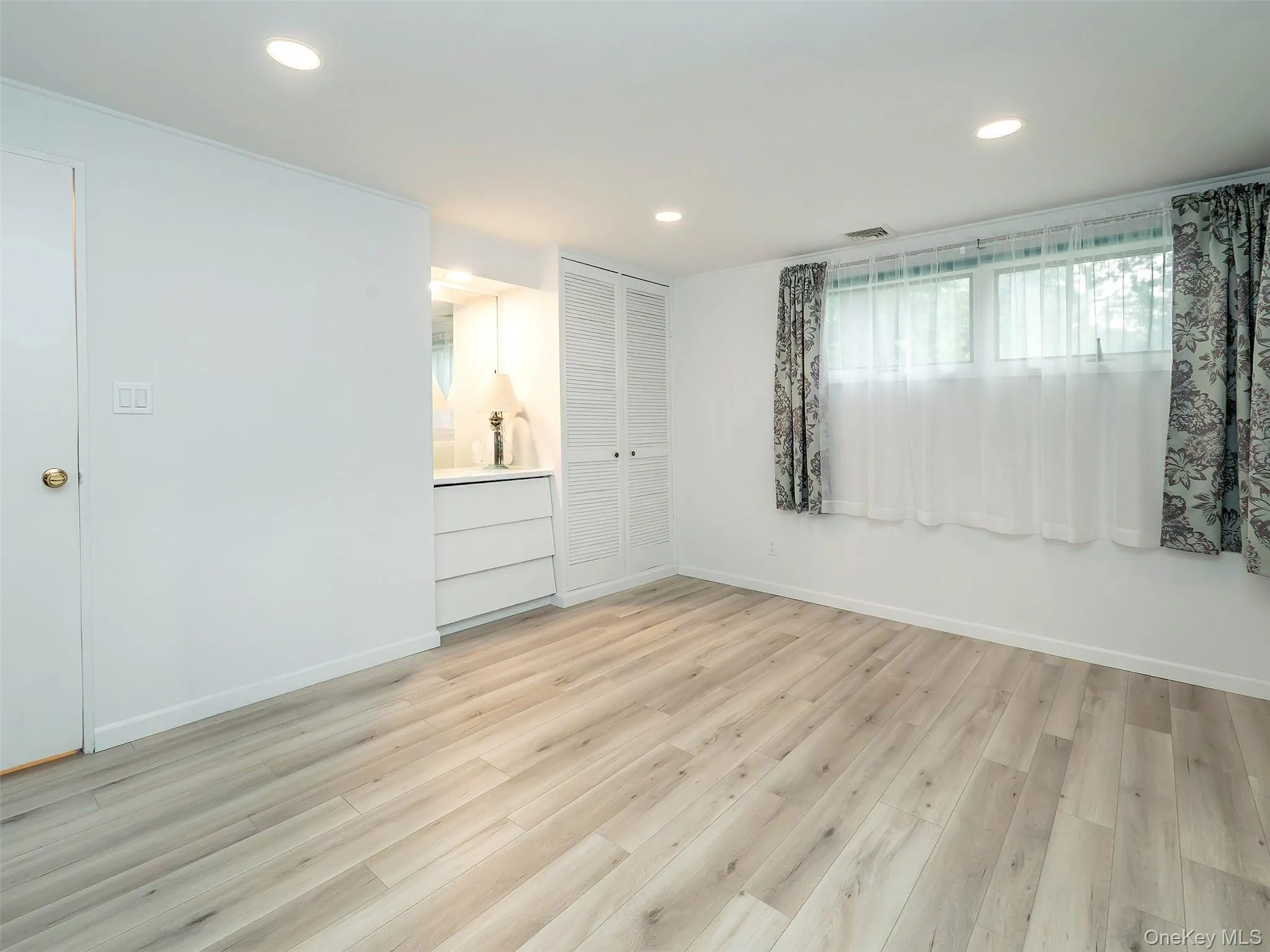 7 Appletree Lane, Glen Cove, NY, 3 Bedrooms Bedrooms, 6 Rooms Rooms,1 BathroomBathrooms,Residential Lease,For Rent,Appletree,0,1040113 7 Appletree Lane, Glen Cove, NY, 3 Bedrooms Bedrooms, 6 Rooms Rooms,1 BathroomBathrooms,Residential Lease,For Rent,Appletree,0,1040113